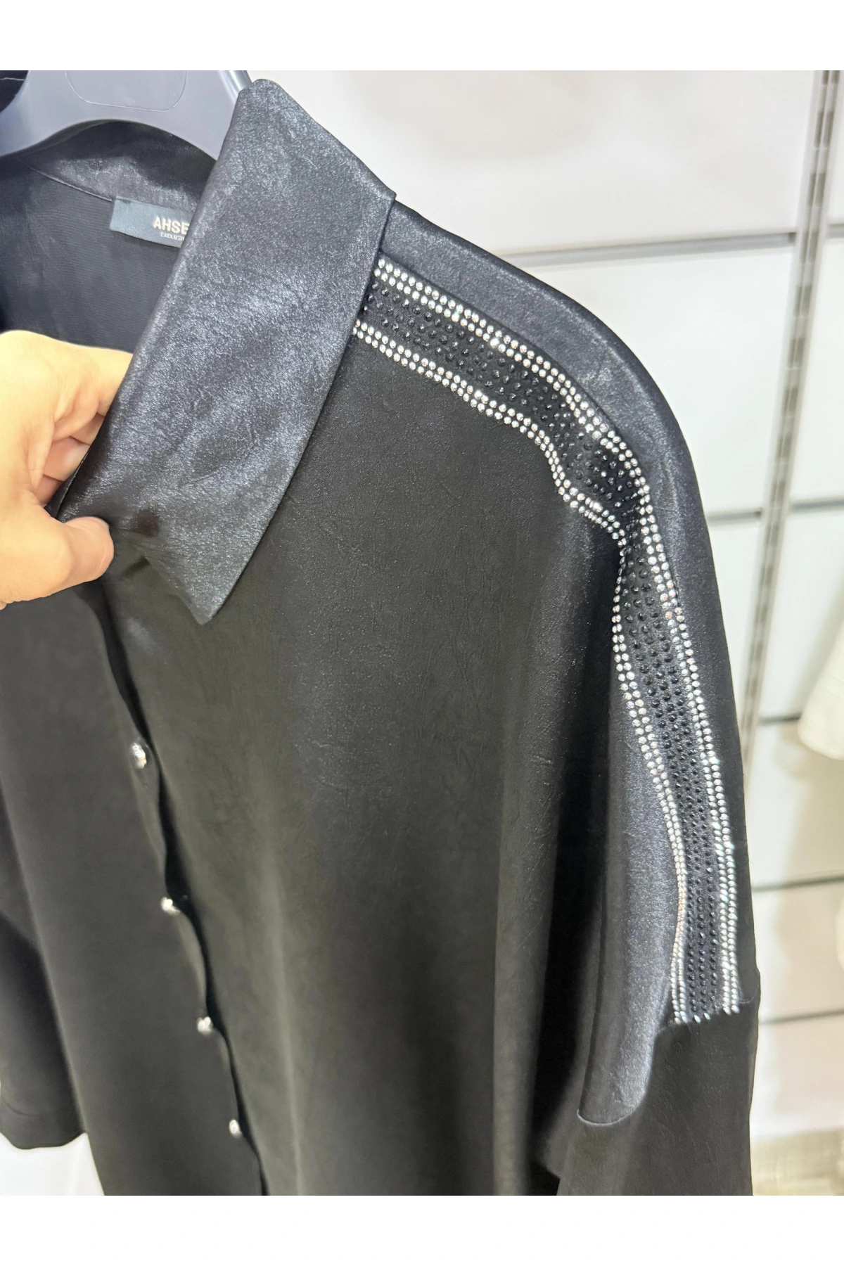 Ahsen Pul İşlemeli Saten Gömlek 25YGMK2501