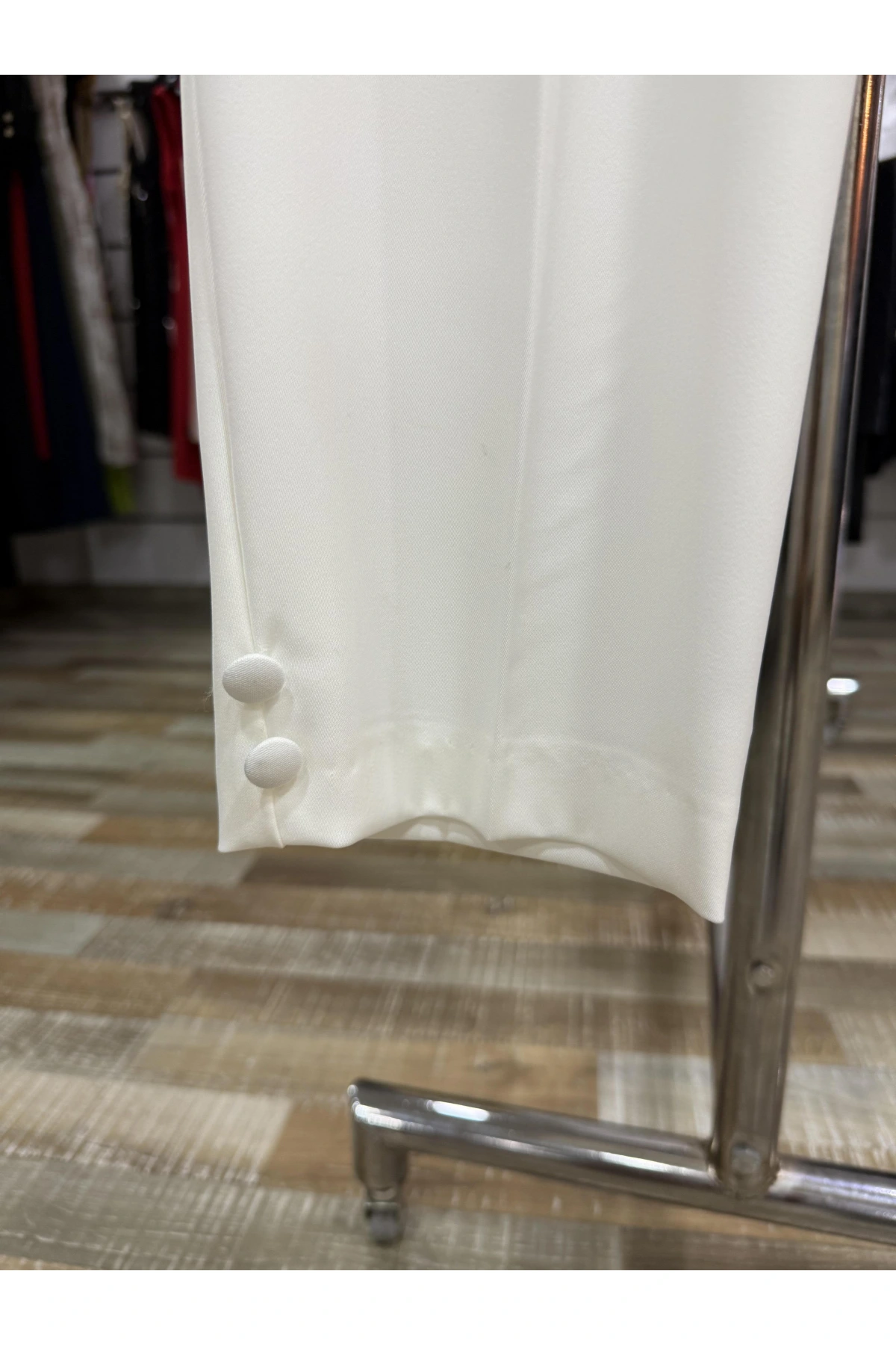 Ekol Paçası Düğme Detaylı Cepsiz Pantolon 04044