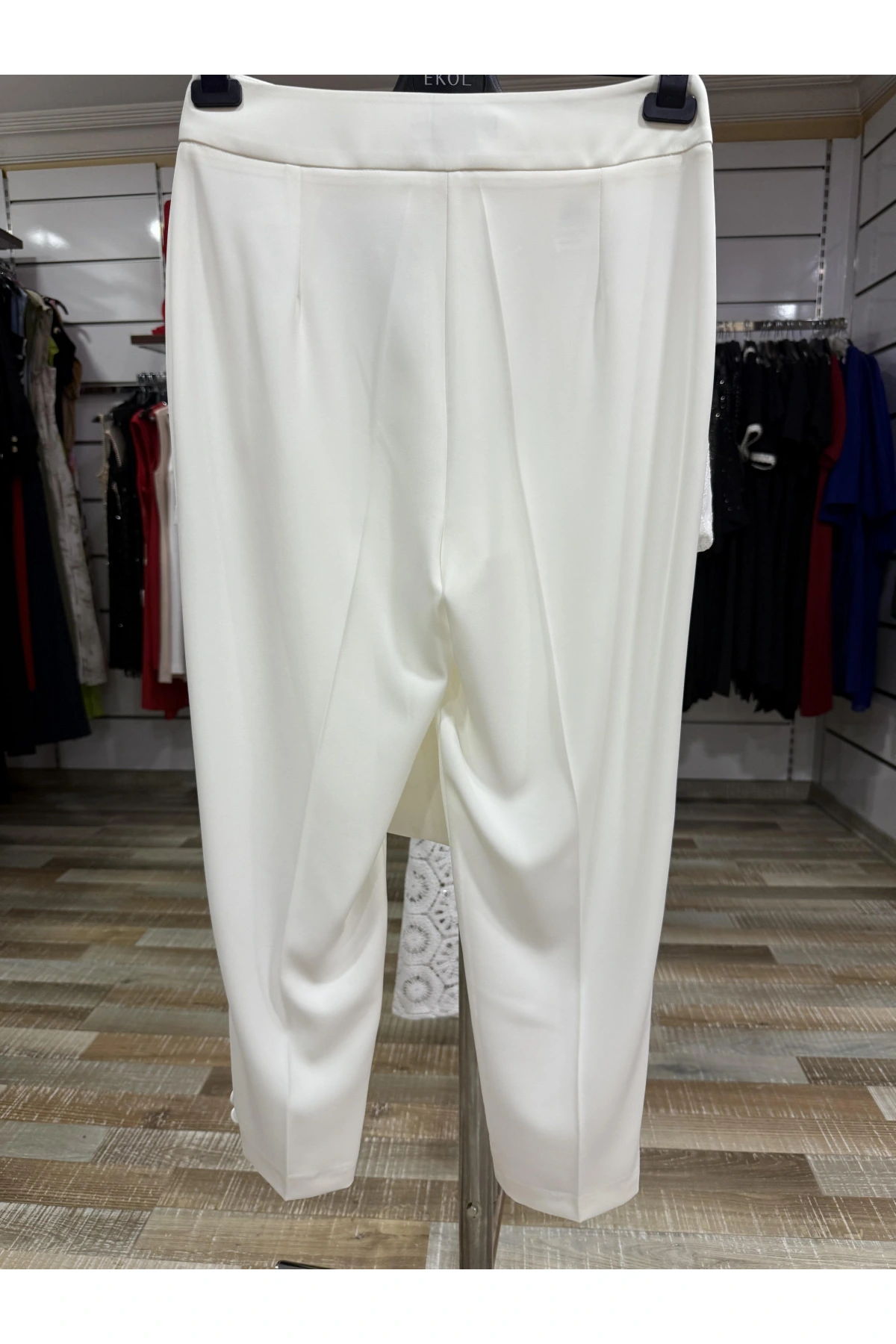 Ekol Paçası Düğme Detaylı Cepsiz Pantolon 04044