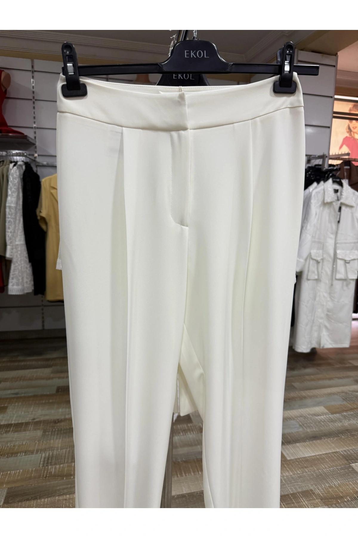 Ekol Paçası Düğme Detaylı Cepsiz Pantolon 04044