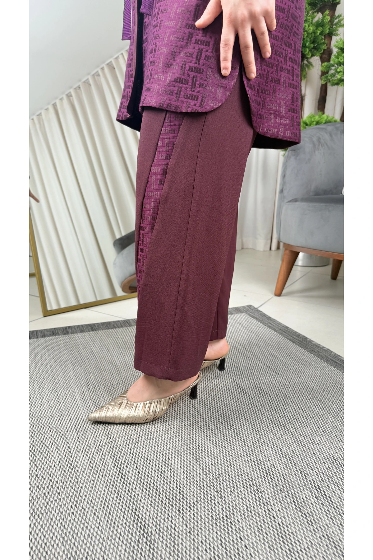 Ghisa Gold Düğmeli Kendinden Desenli Kadın Mürdüm Takım 26KGSTKM3201