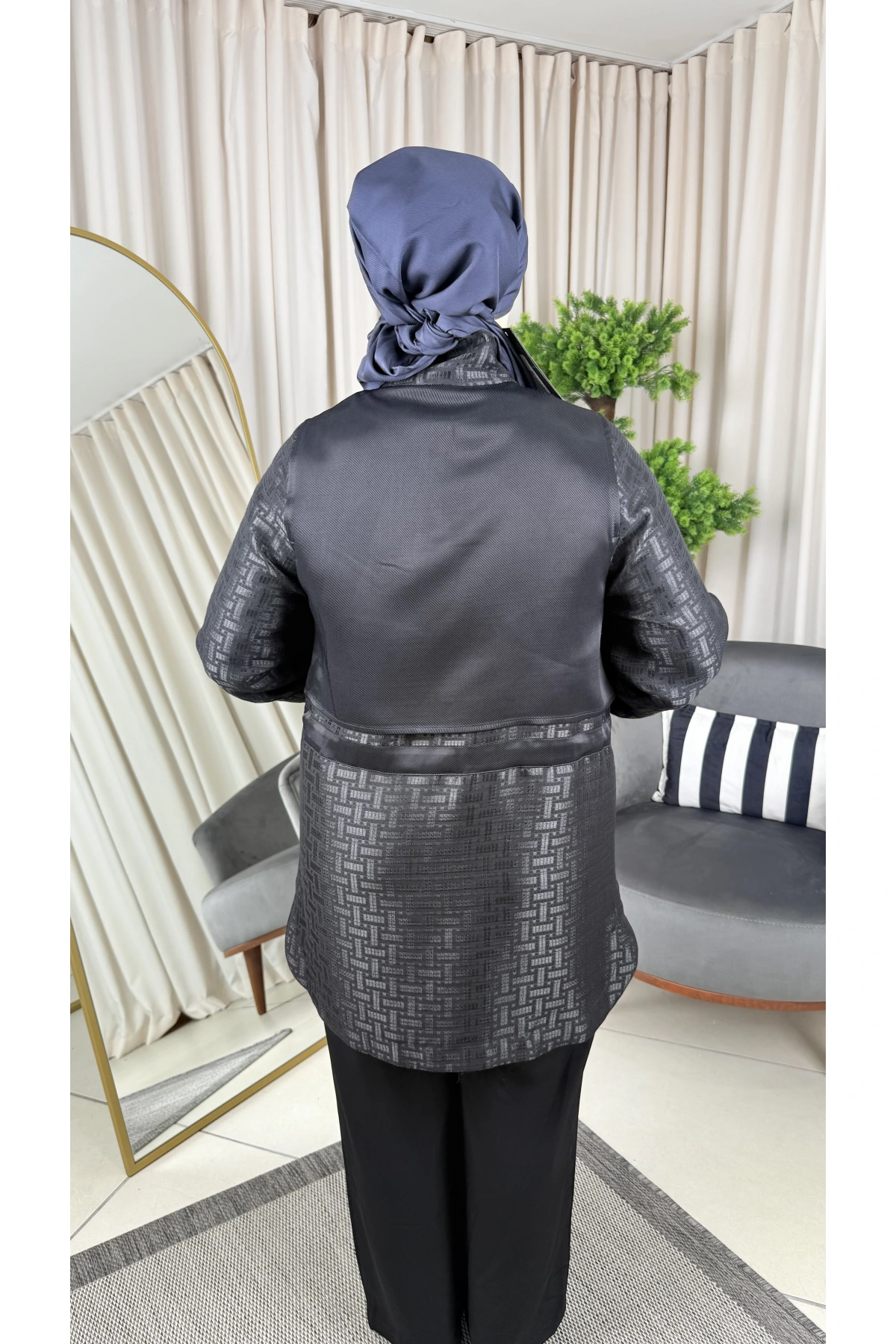 Ghisa Gold Düğmeli Kendinden Desenli Kadın Siyah Takım 26KGSTKM3201