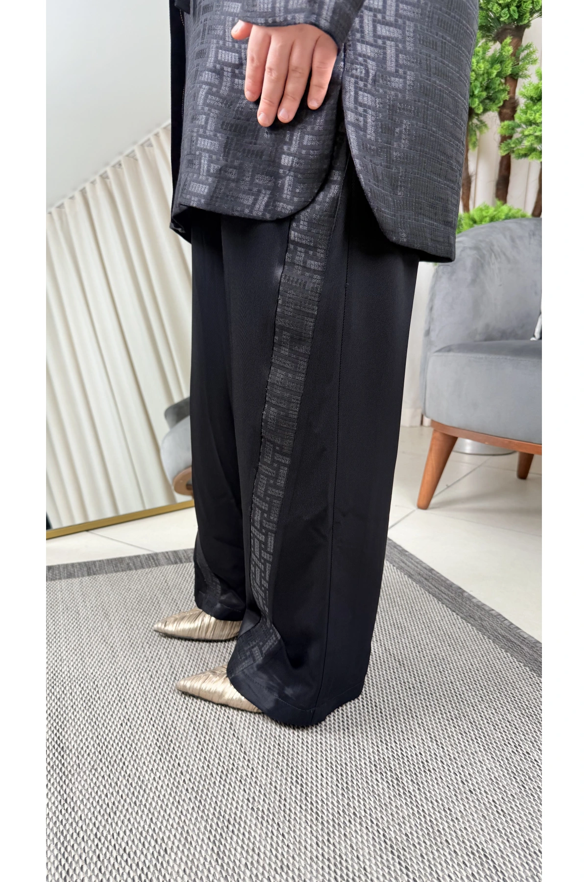 Ghisa Gold Düğmeli Kendinden Desenli Kadın Siyah Takım 26KGSTKM3201