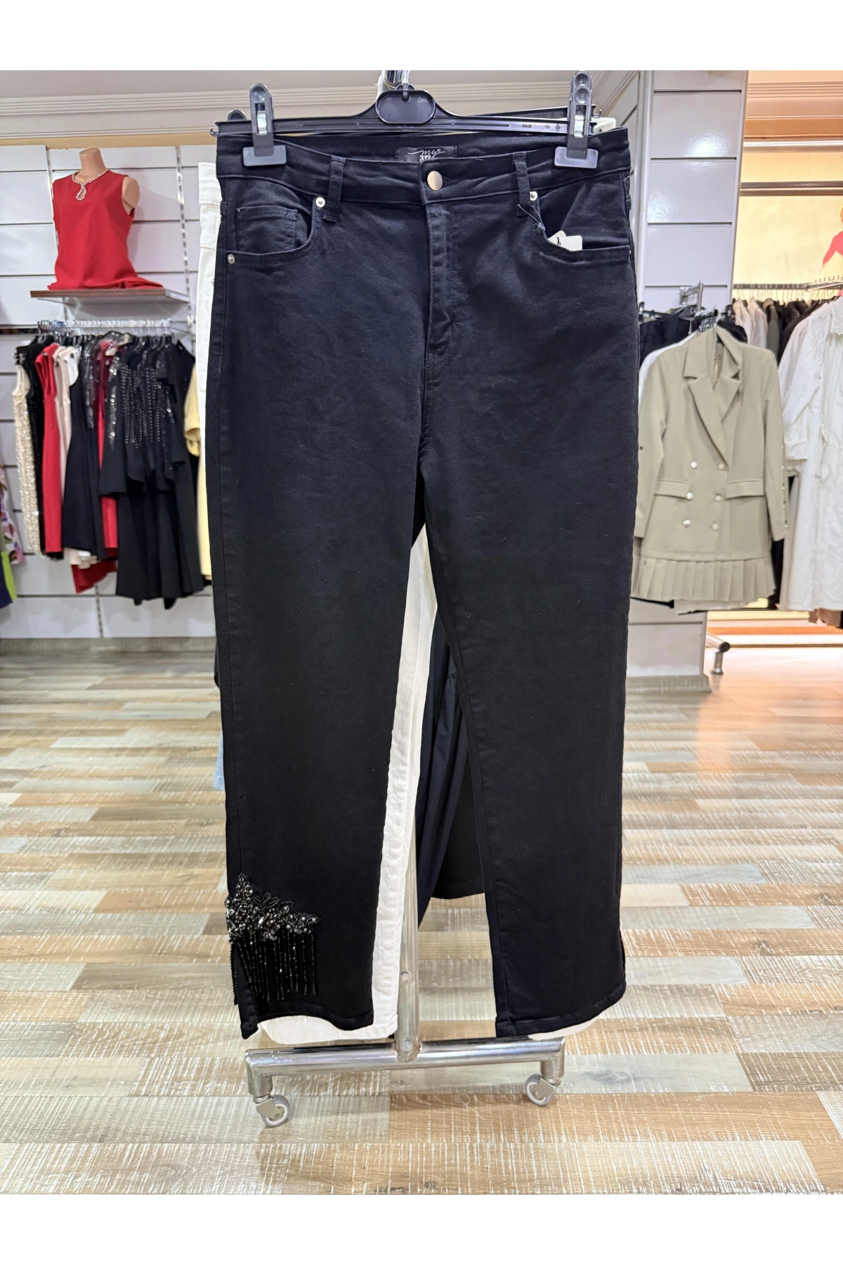 my312 Paçası Taş Boncuk İşlemeli Jean 25S2802-Siyah