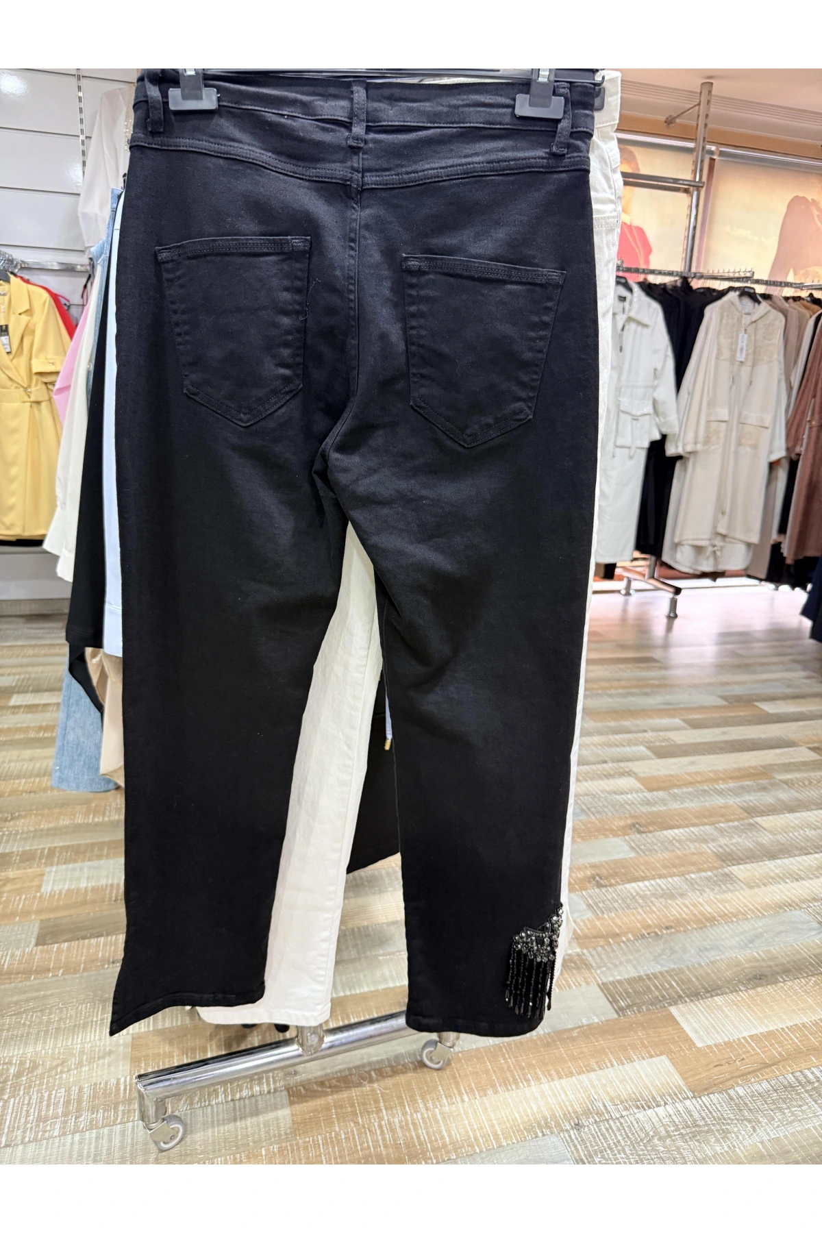 my312 Paçası Taş Boncuk İşlemeli Jean 25S2802-Siyah