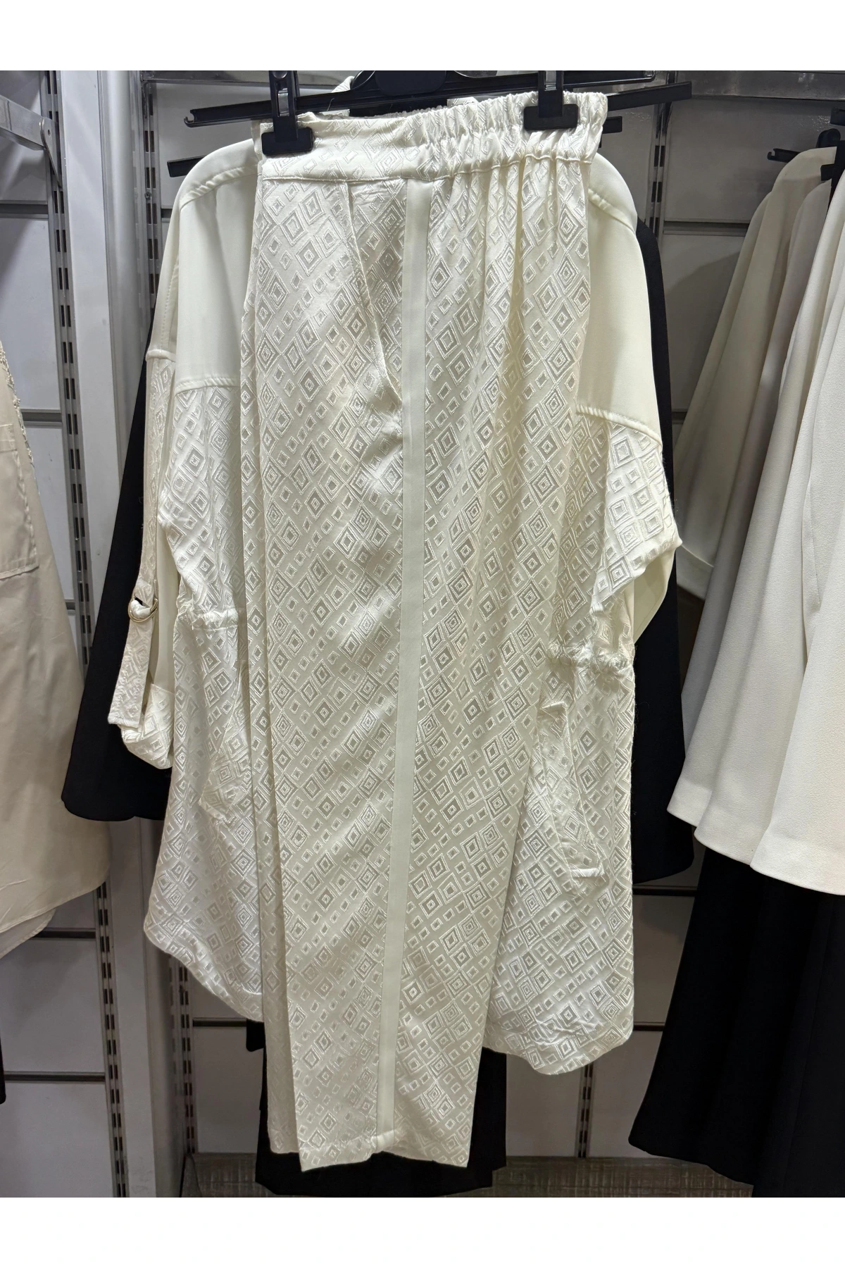 my312 Yakası Broşlu Taşlı Düğmeli Jakarlı Takım 25S1416 Ekru