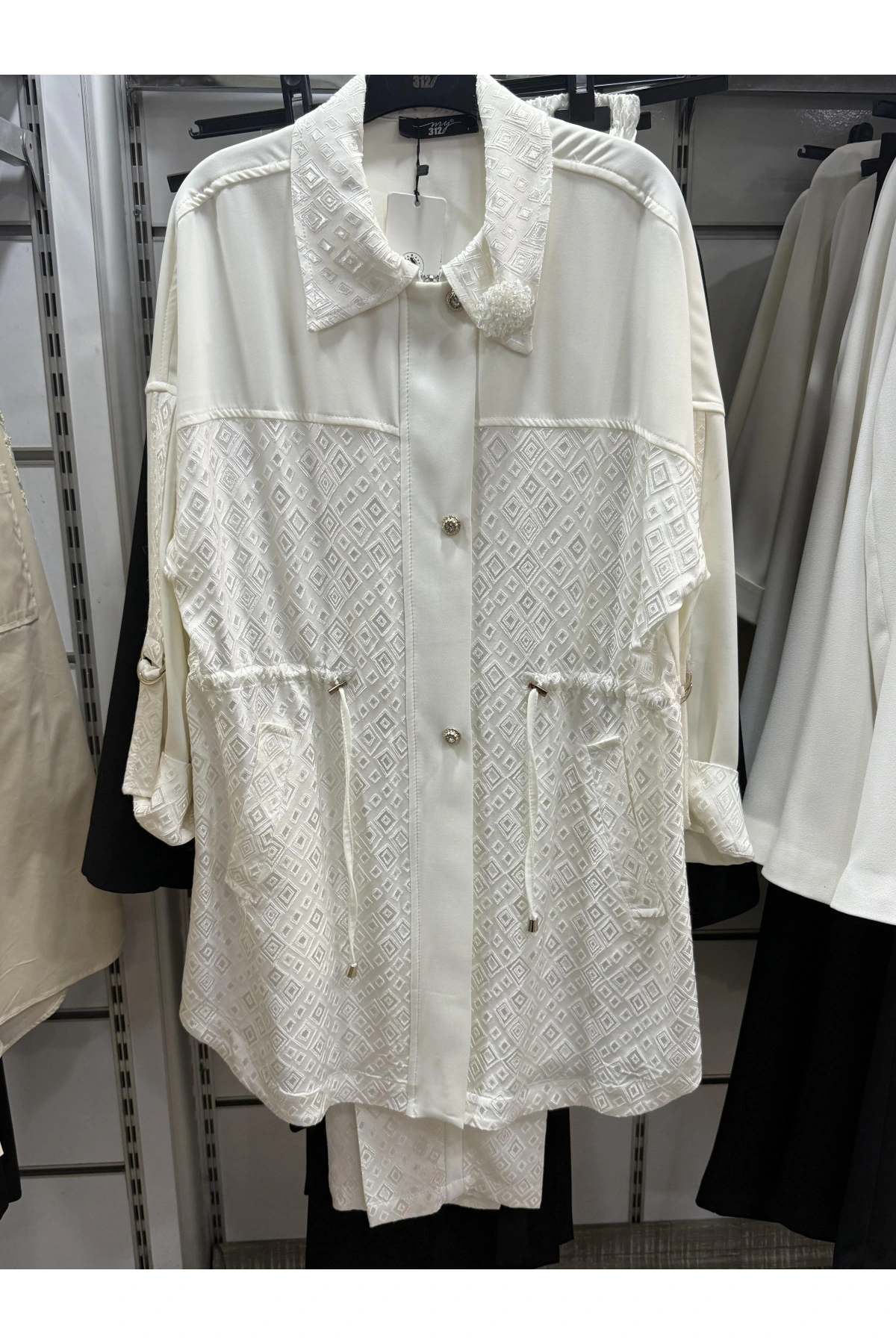 my312 Yakası Broşlu Taşlı Düğmeli Jakarlı Takım 25S1416 Ekru