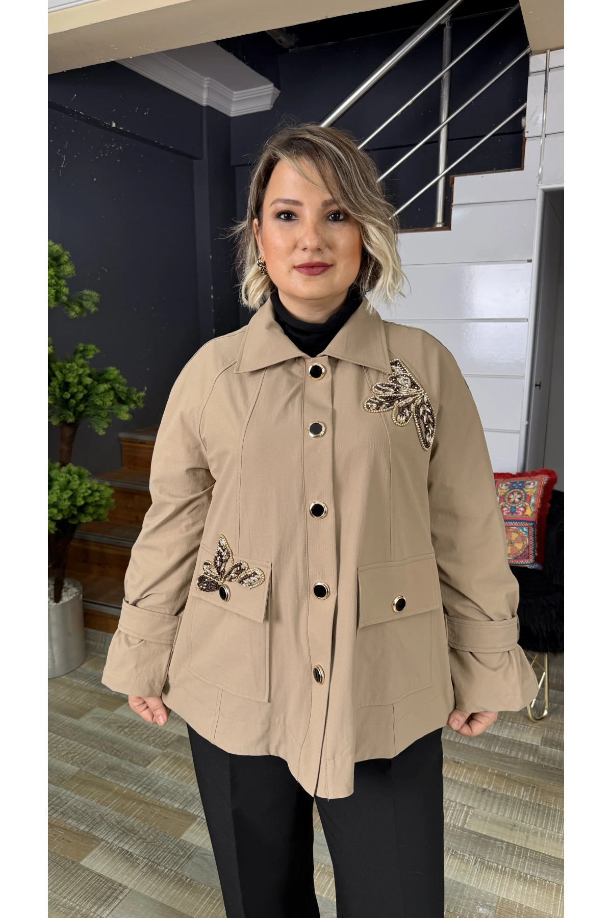 Nure Tekstil Reglan İşlemeli Cepli Trençkot 1005