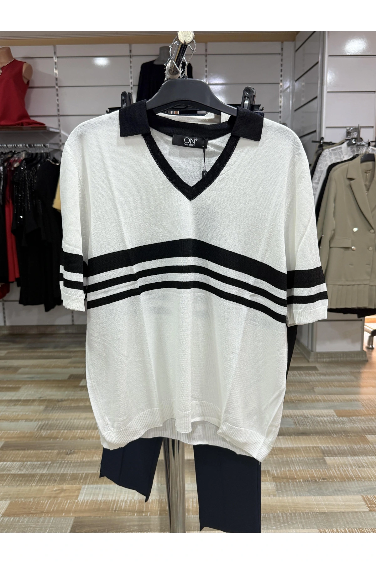 On Fashion Çizgi Detaylı Polo Yaka Kısa Kol Bluz 53300