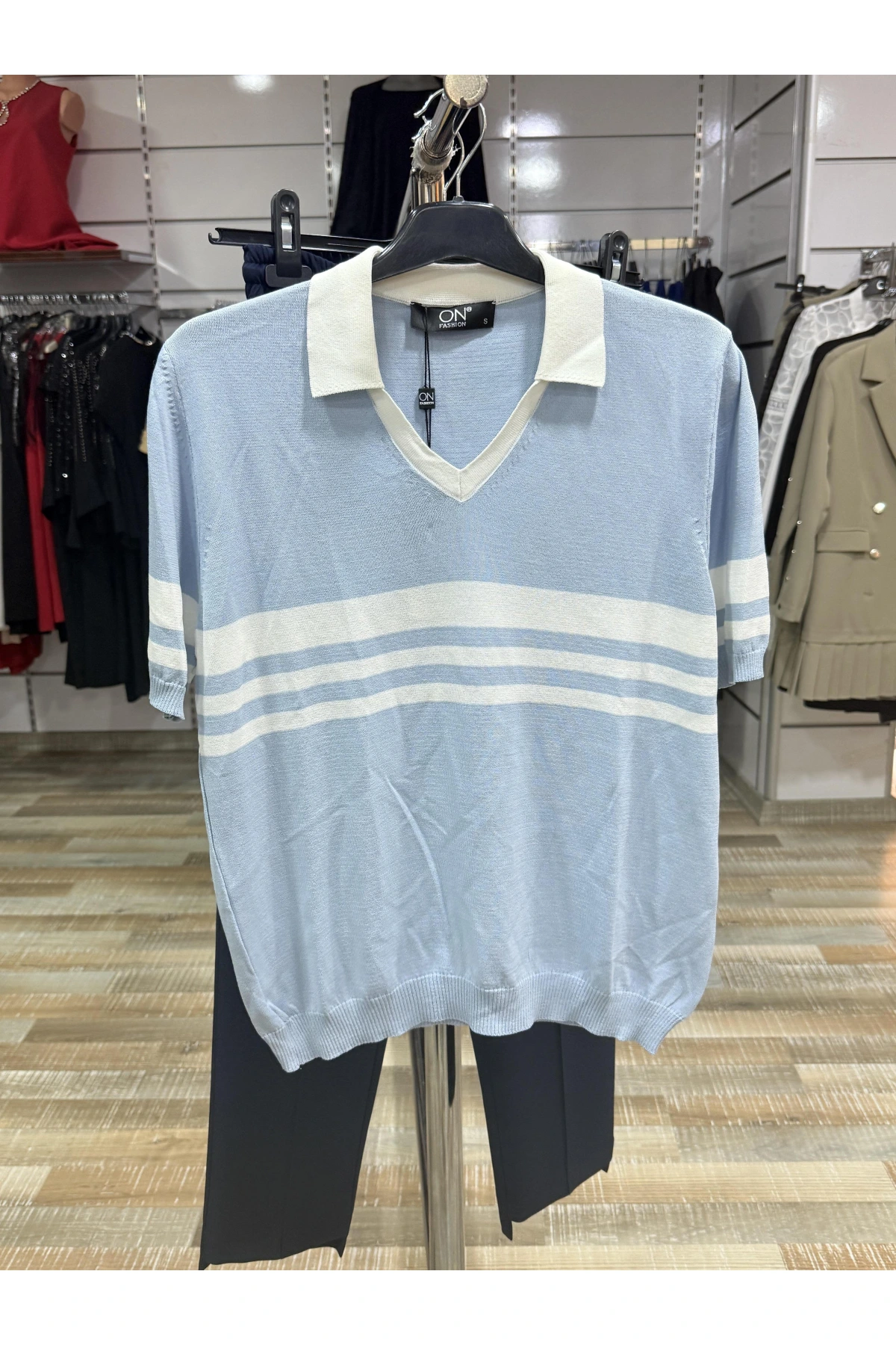 On Fashion Çizgi Detaylı Polo Yaka Kısa Kol Bluz 53300