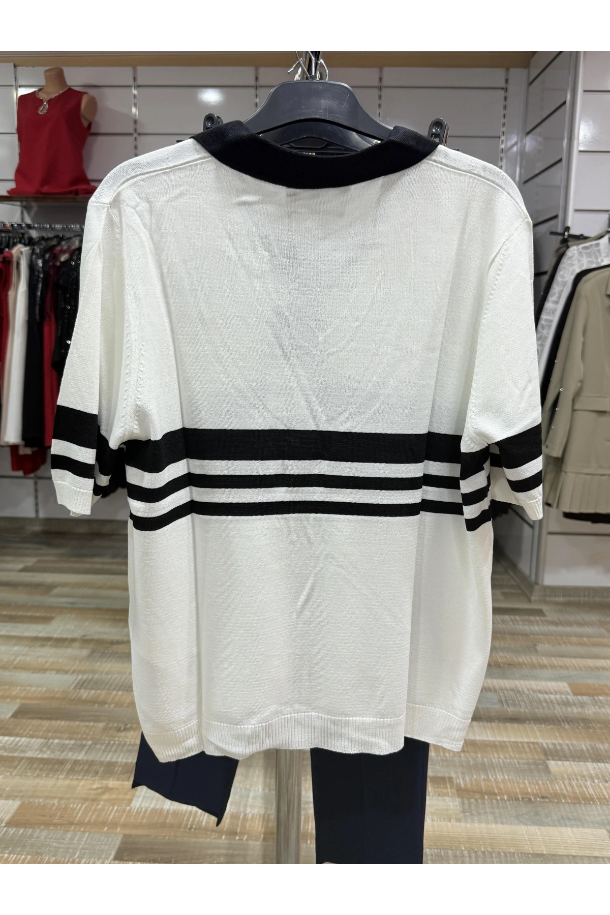 On Fashion Çizgi Detaylı Polo Yaka Kısa Kol Bluz 53300