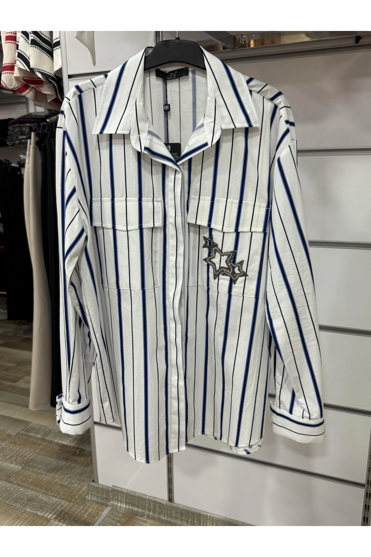 On Fashion Yıldız Detaylı Önü Cepli Gömlek 56300