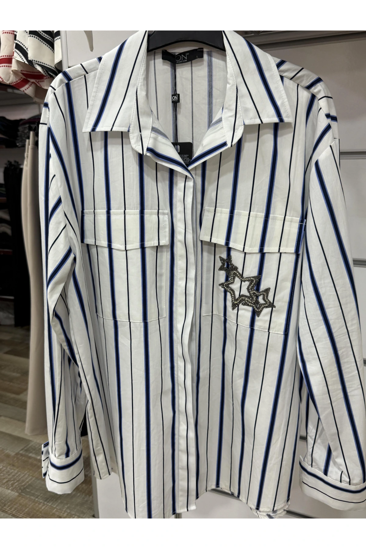 On Fashion Yıldız Detaylı Önü Cepli Gömlek 56300