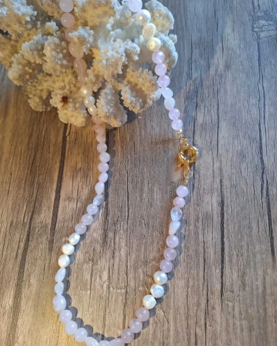 İNCİ VE PEMBE KUVARS KOLYE