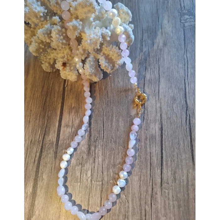 İNCİ VE PEMBE KUVARS KOLYE