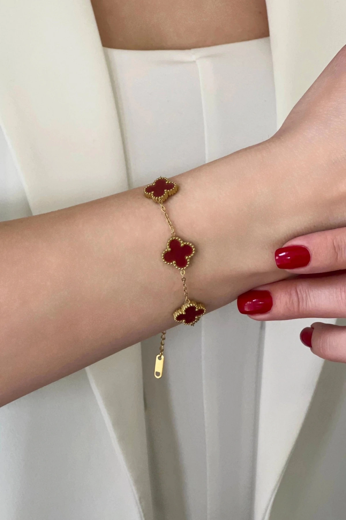 Bordo Renk Yonca Detay Gold Altın Kaplama Çelik Bileklik