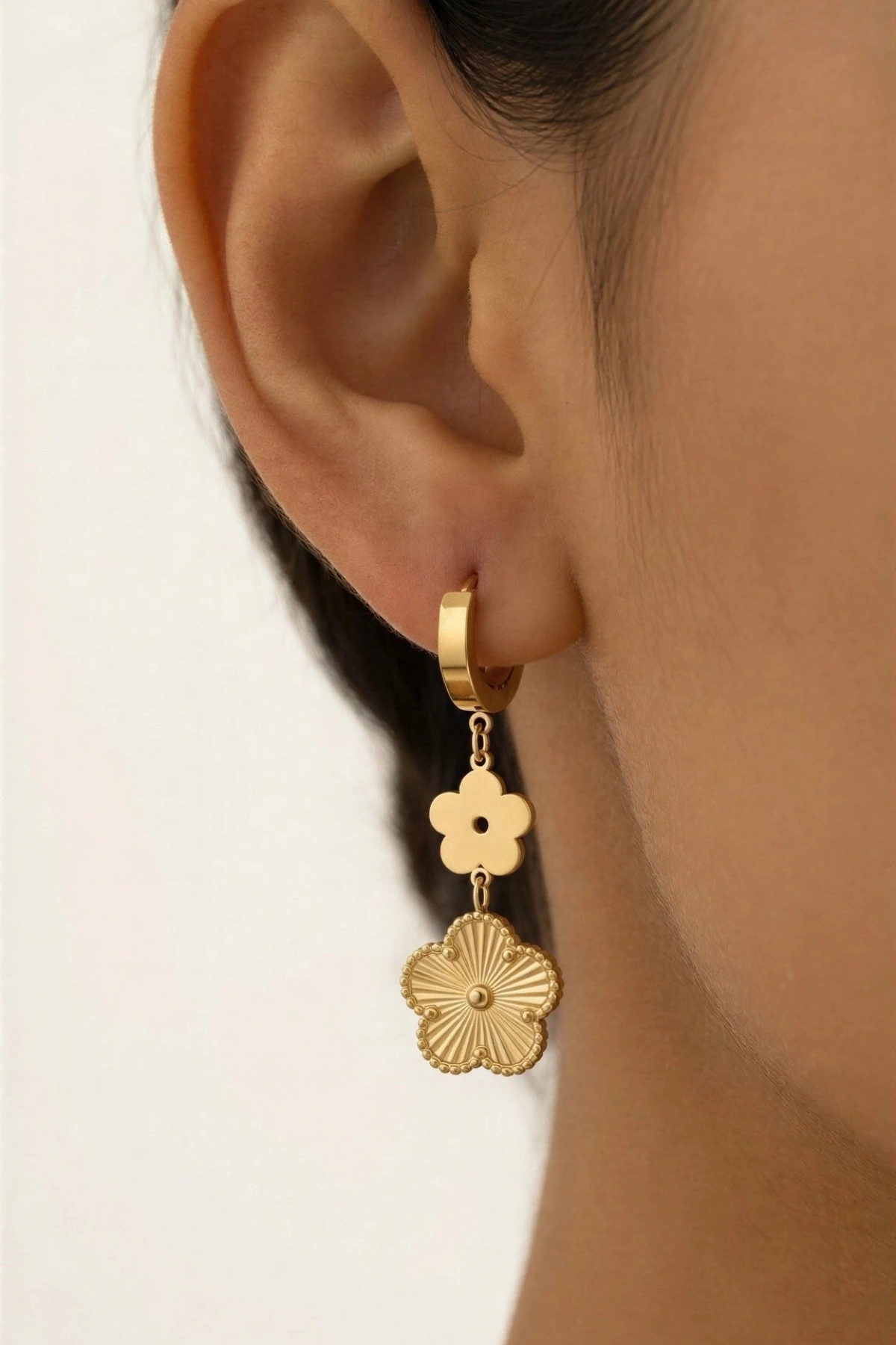 Sallantılı Yonca Model Gold Altın Kaplama Çelik Küpe