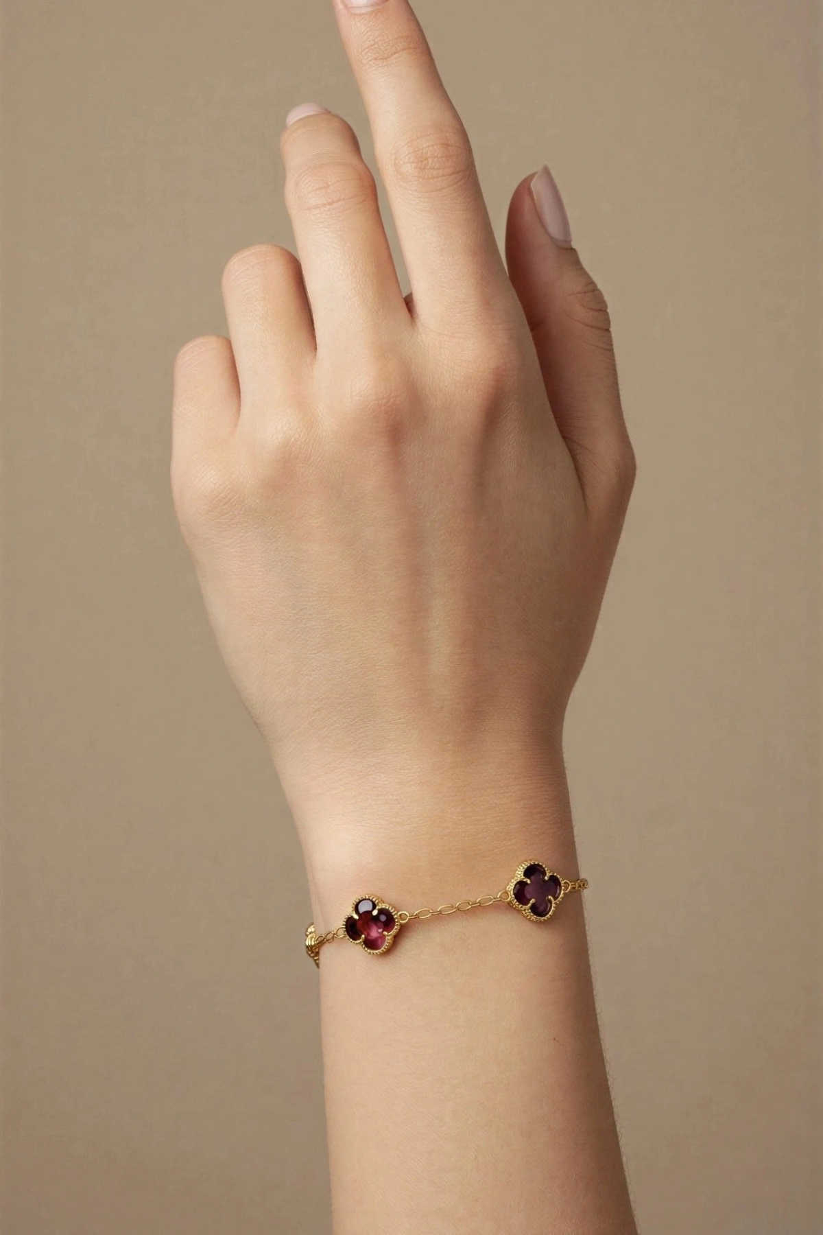 Bordo Renk Yonca Detay Gold Altın Kaplama Bileklik