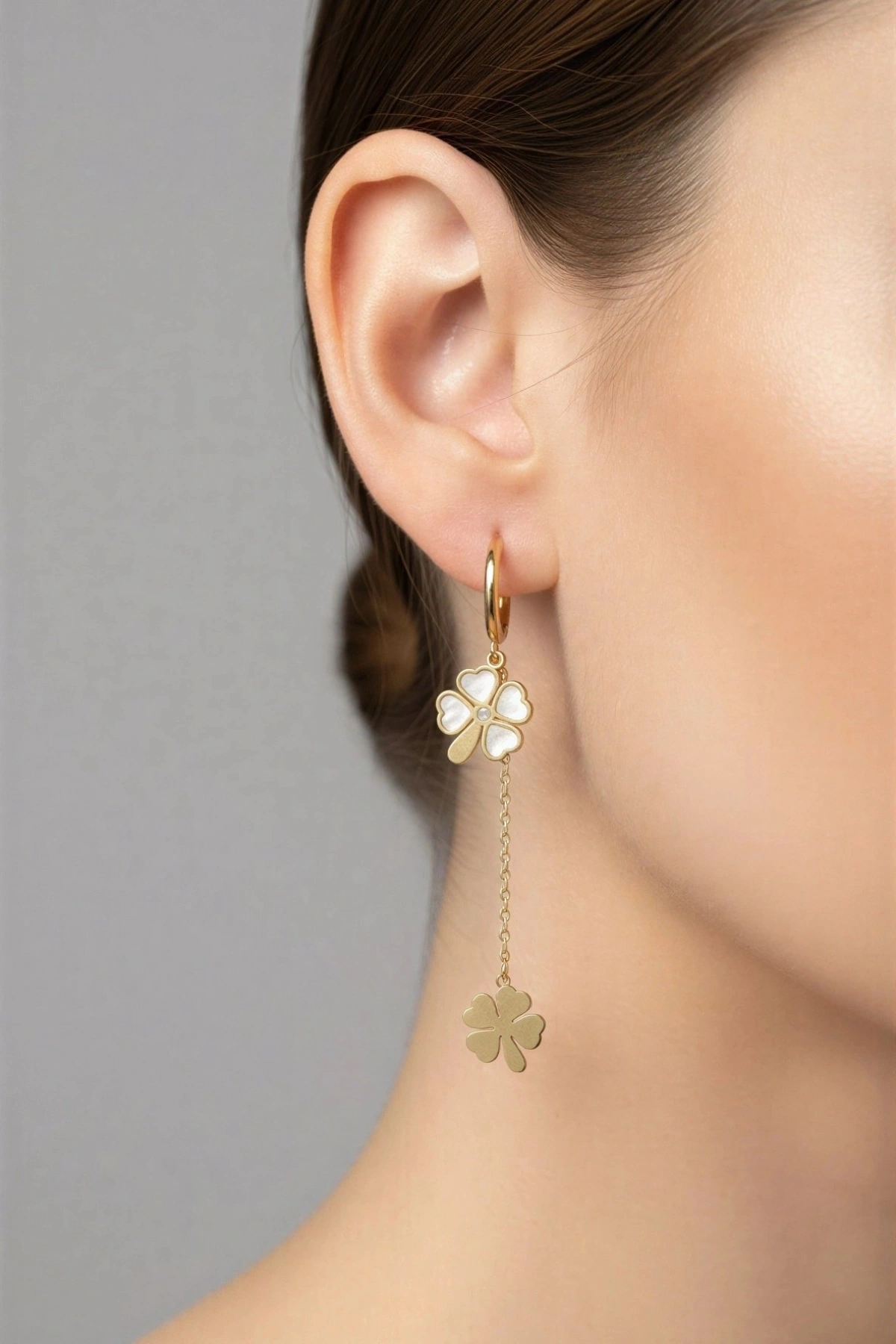 Sarkıt Model Sedef Yonca Gold Altın Kaplama Çelik Küpe