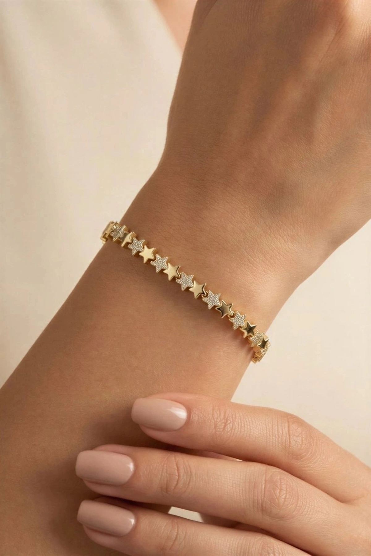Sıralı Taş Detay Yıldız Model Gold Altın Kaplama Bileklik