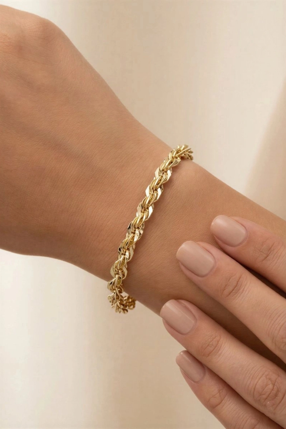 Geçmeli Köşe Model Gold Altın Kaplama Bileklik