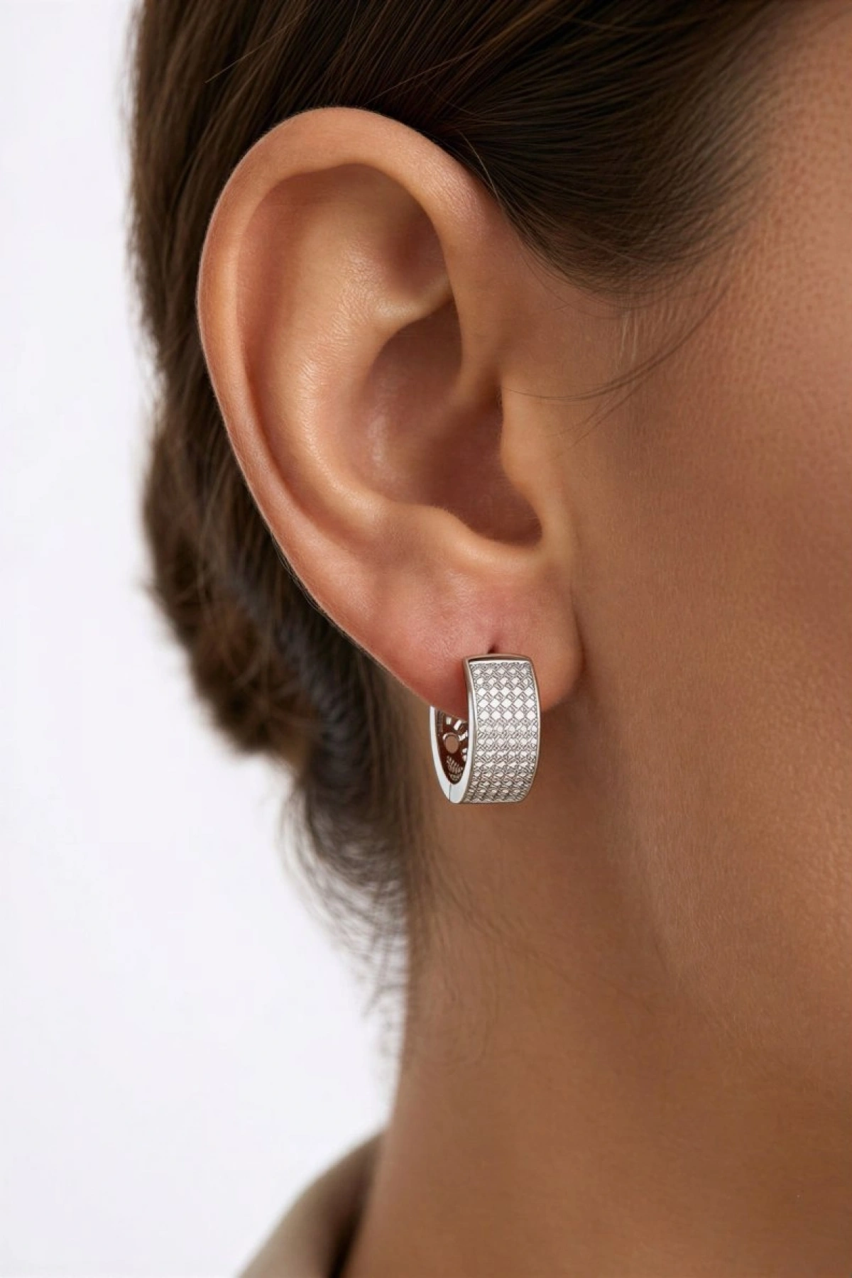 Taş Detay Beyaz Altın Kaplama Küpe