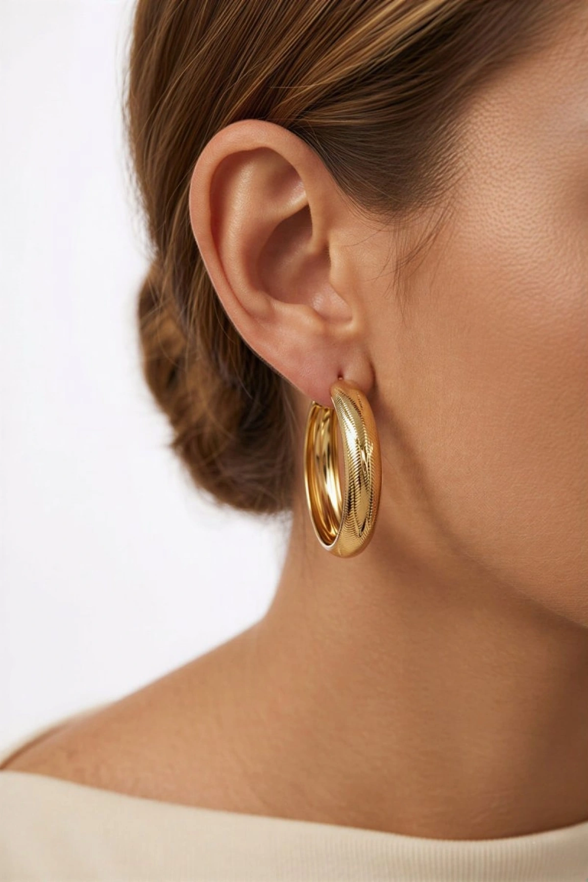 Desenli Halka Model Gold Altın Kaplama Küpe