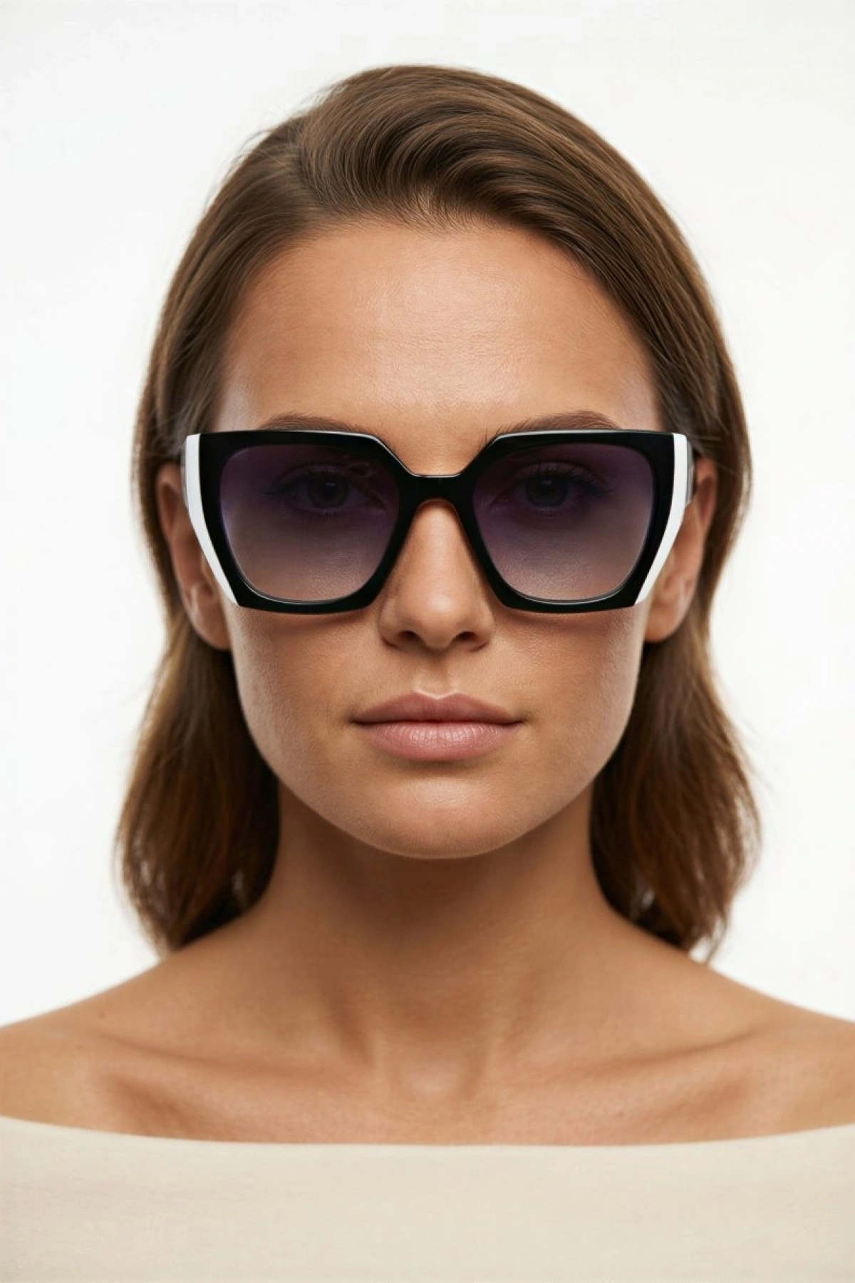 Siyah Beyaz Model Kadın Güneş Gözlüğü