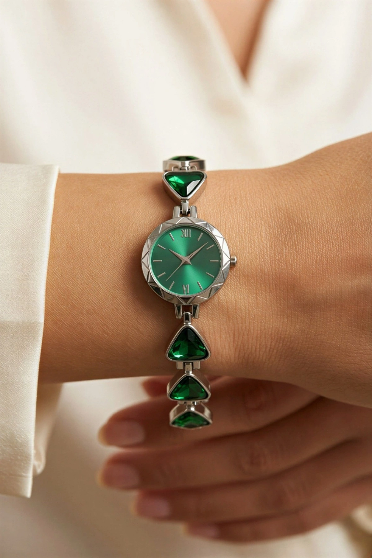 Damla Elmas Model Beyaz İçi Zümrüt Kadın Kol Saati