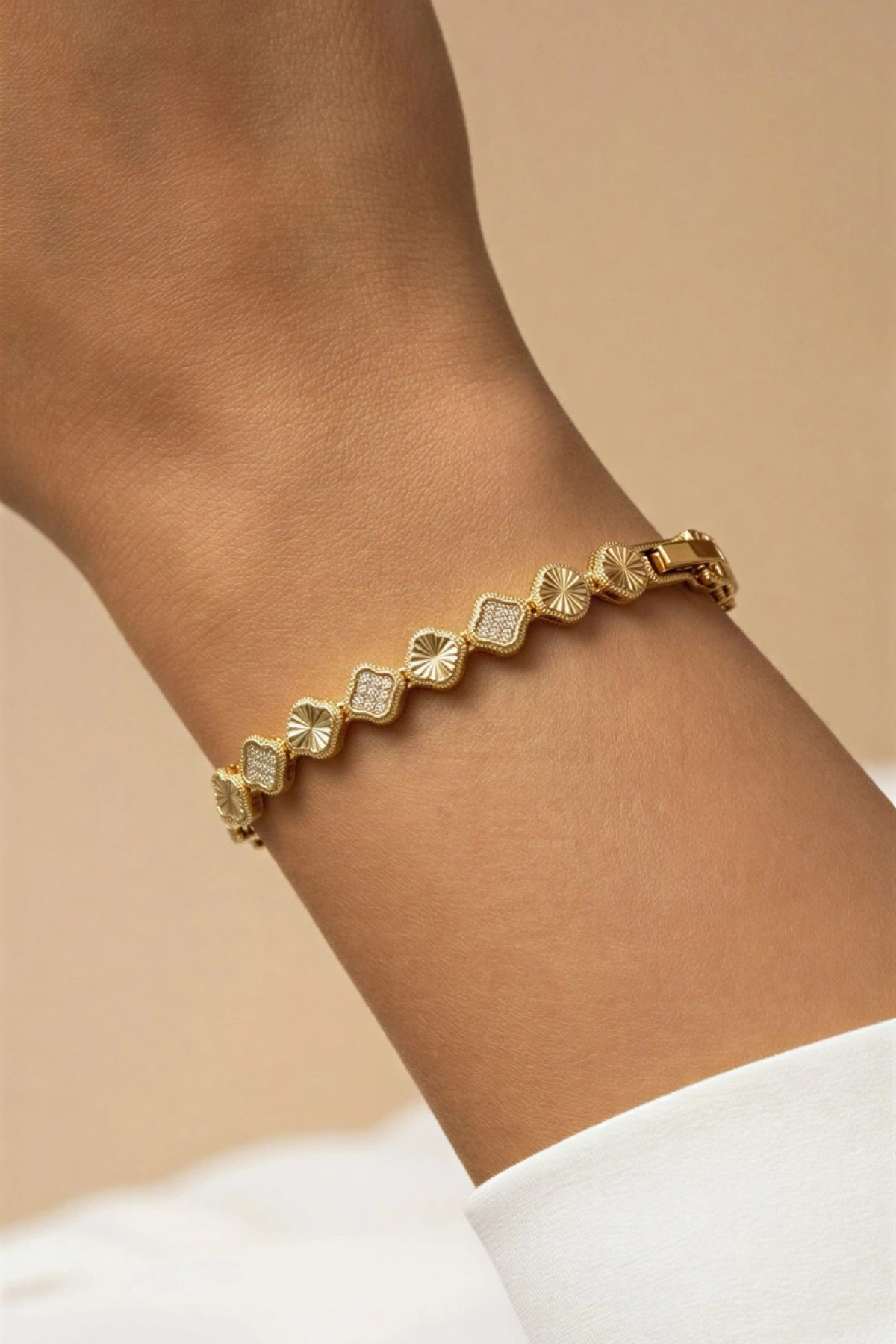 Taş Detay Yonca Model Gold Altın Kaplama Bileklik