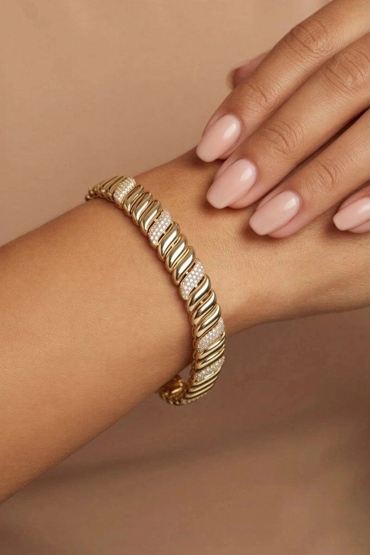 Taş Detay Dalga Model Gold Altın Kaplama Bileklik