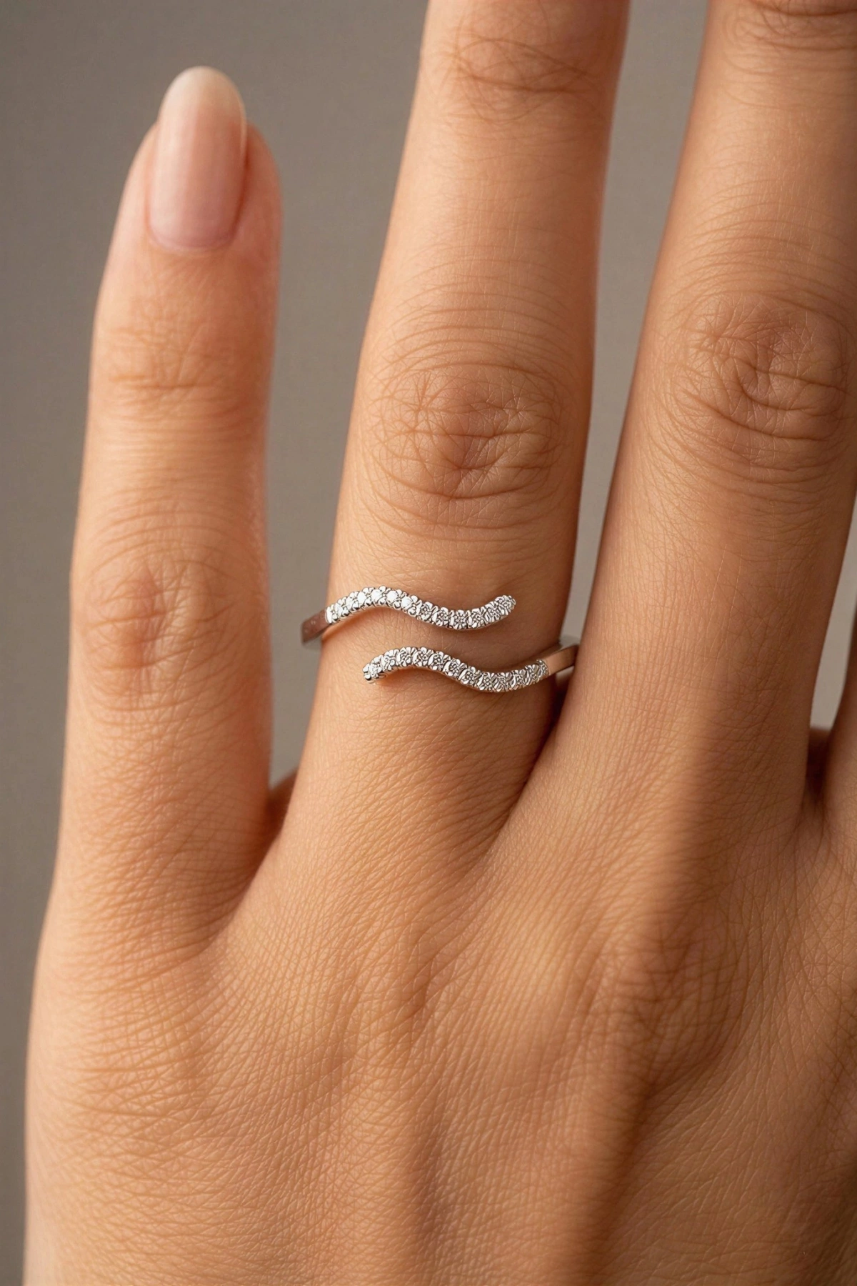 Dalga Model Beyaz Altın Kaplama Yüzük