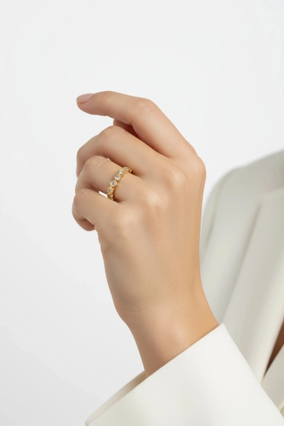 Sıra Taşlı Kare Model Gold Altın Kaplama Yüzük