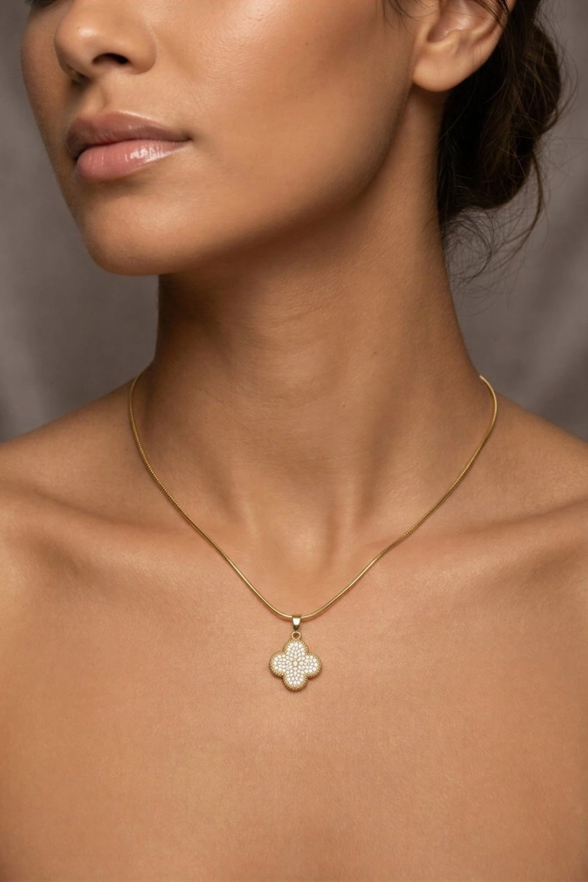 Taş Detay Yonca Model Gold Altın Kaplama Kolye