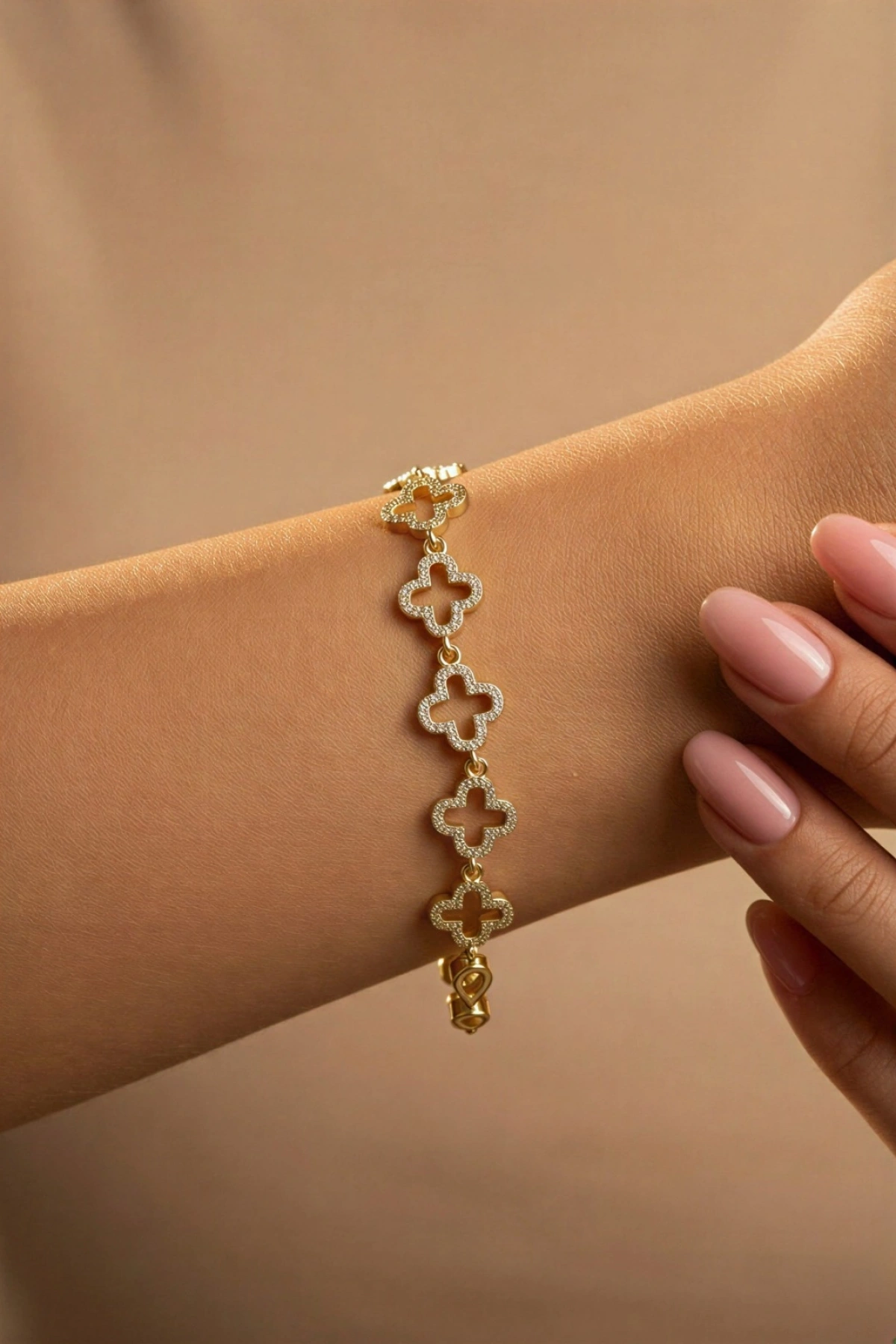 Sıralı Taş Detay Yonca Model Gold Altın Kaplama Bileklik