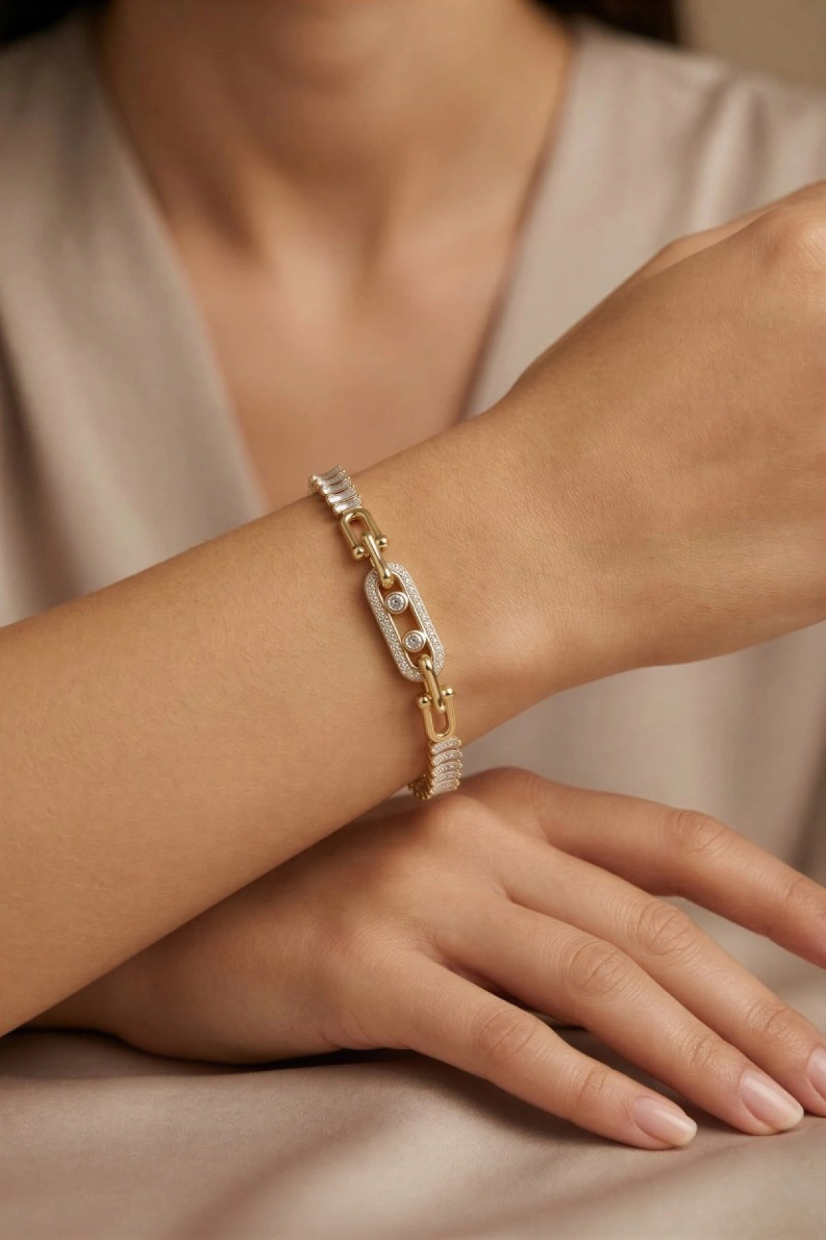 Silindir Model Taş Detay Gold Altın Kaplama Bileklik