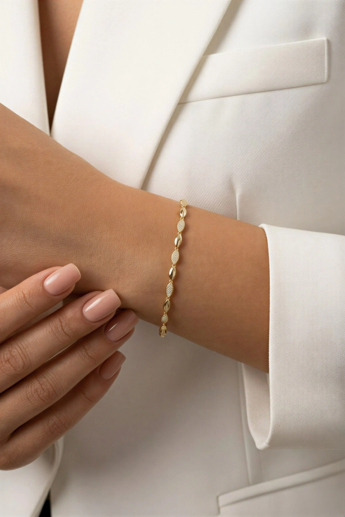 Çivi Model Taş Detay Gold Altın Kaplama Bileklik