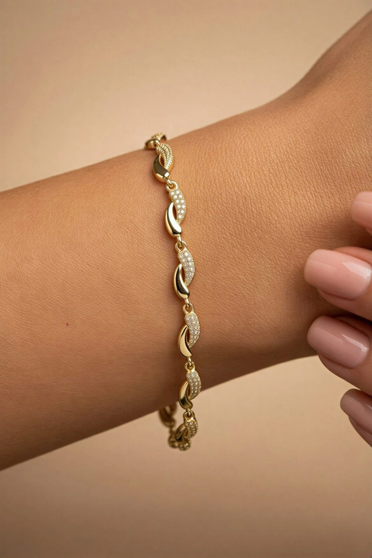 Su Damlası Taşlı Model Gold Altın Kaplama Bileklik