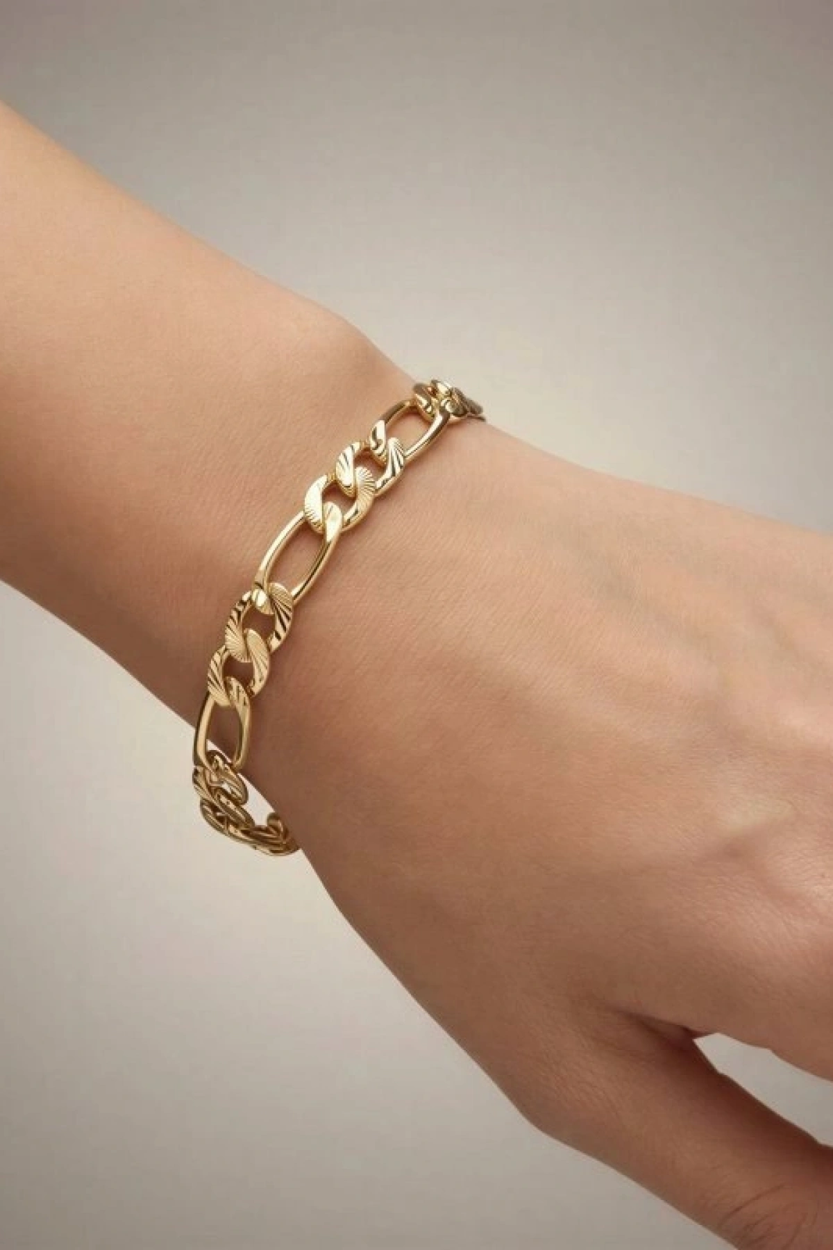 Desenli İnce Ezik Bağlı Model Gold Altın Kaplama Bileklik