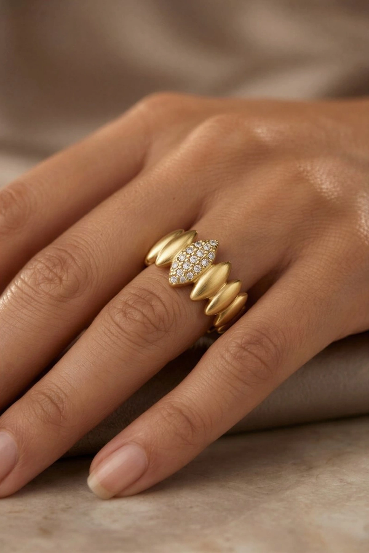 Elips Model Taş Detay Gold Altın Kaplama Ayarlanabilir Çelik Yüzük