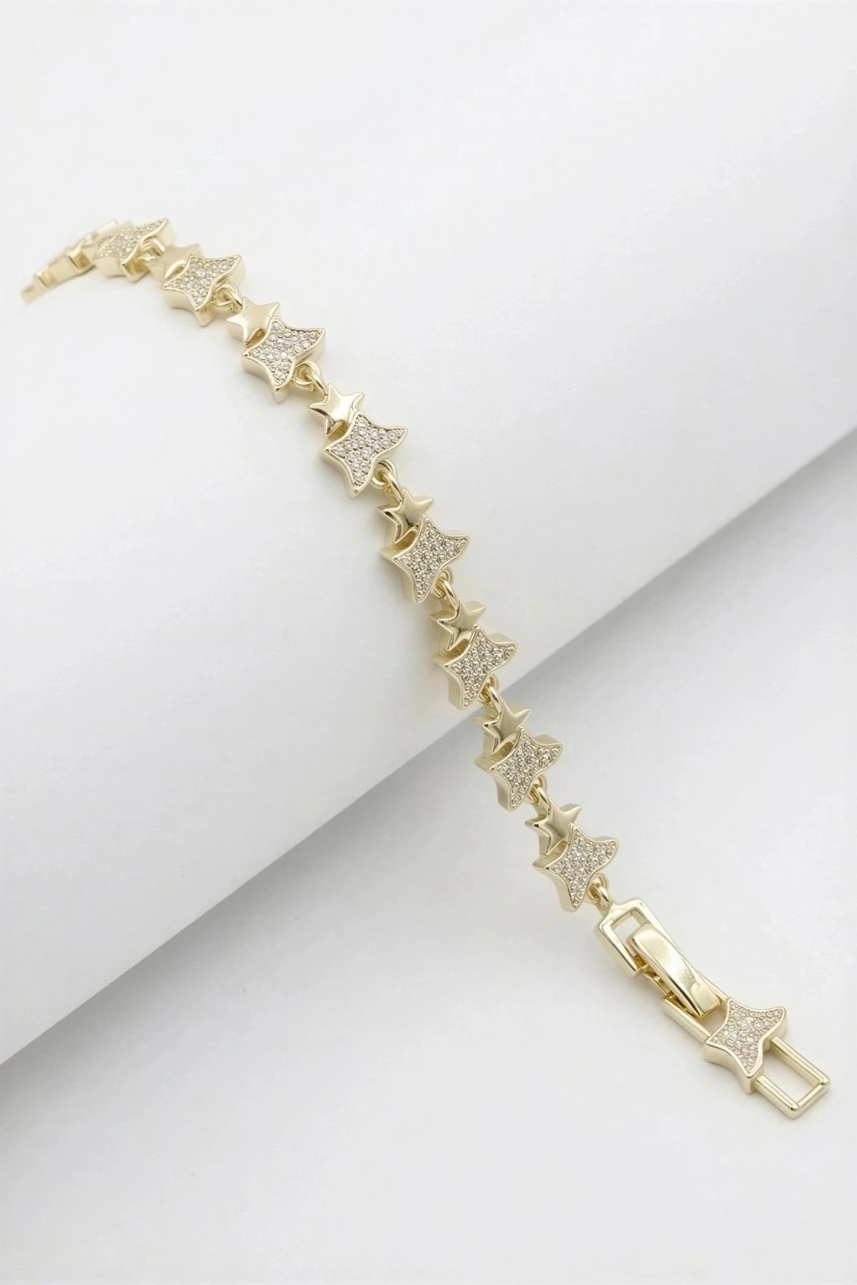 Taş Detay Yarım Yıldız Model Gold Altın Kaplama Bileklik