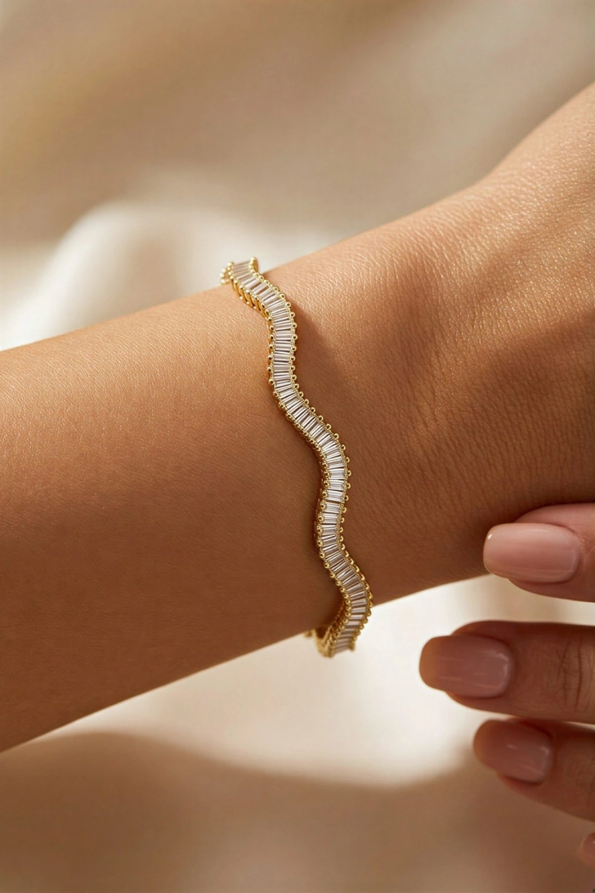 Dalgalı Kıvrım Su Yolu Model Gold Altın Kaplama Bileklik