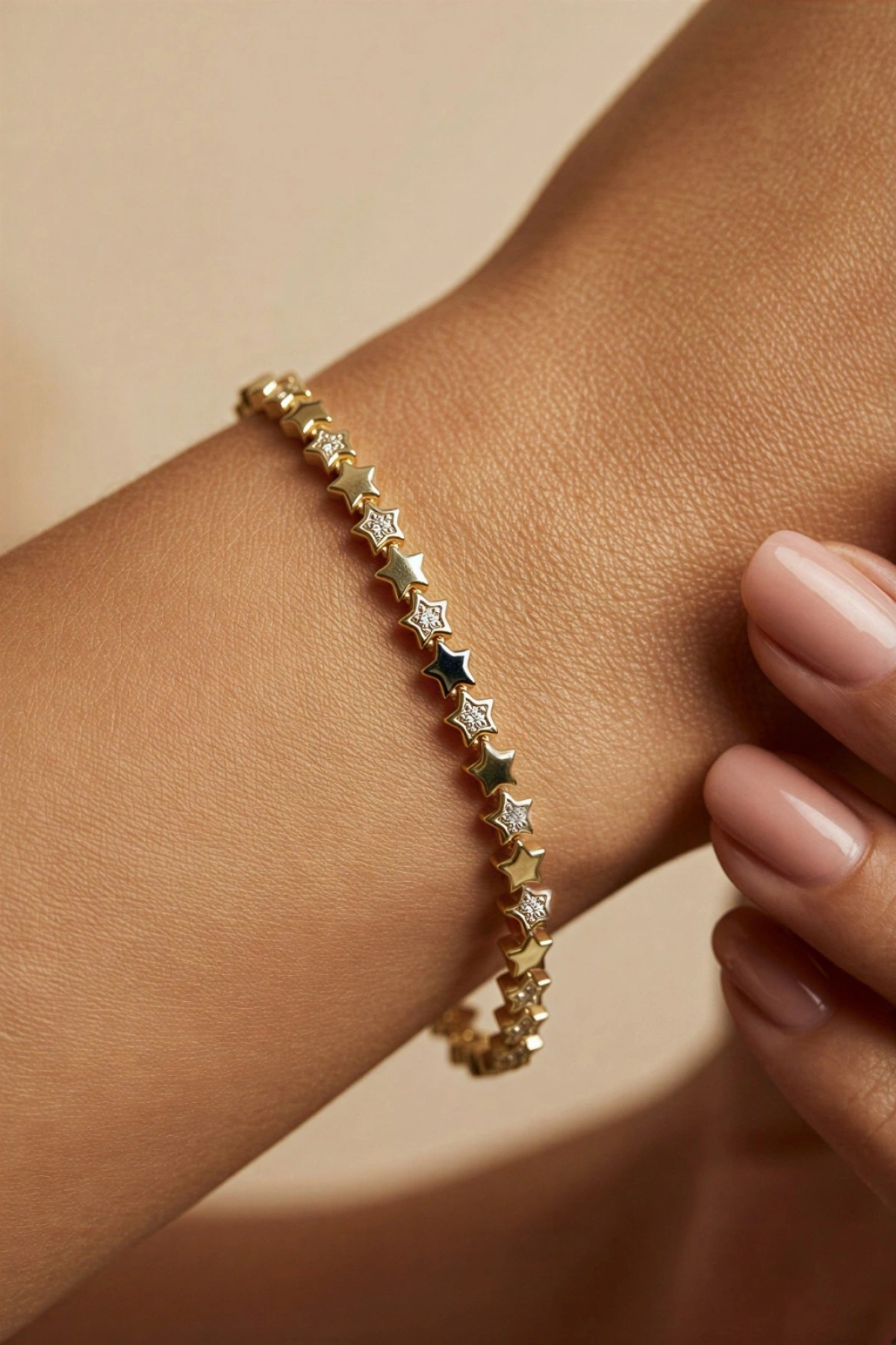 Sıralı Taşlı Yıldız Desen Gold Altın Kaplama Bileklik