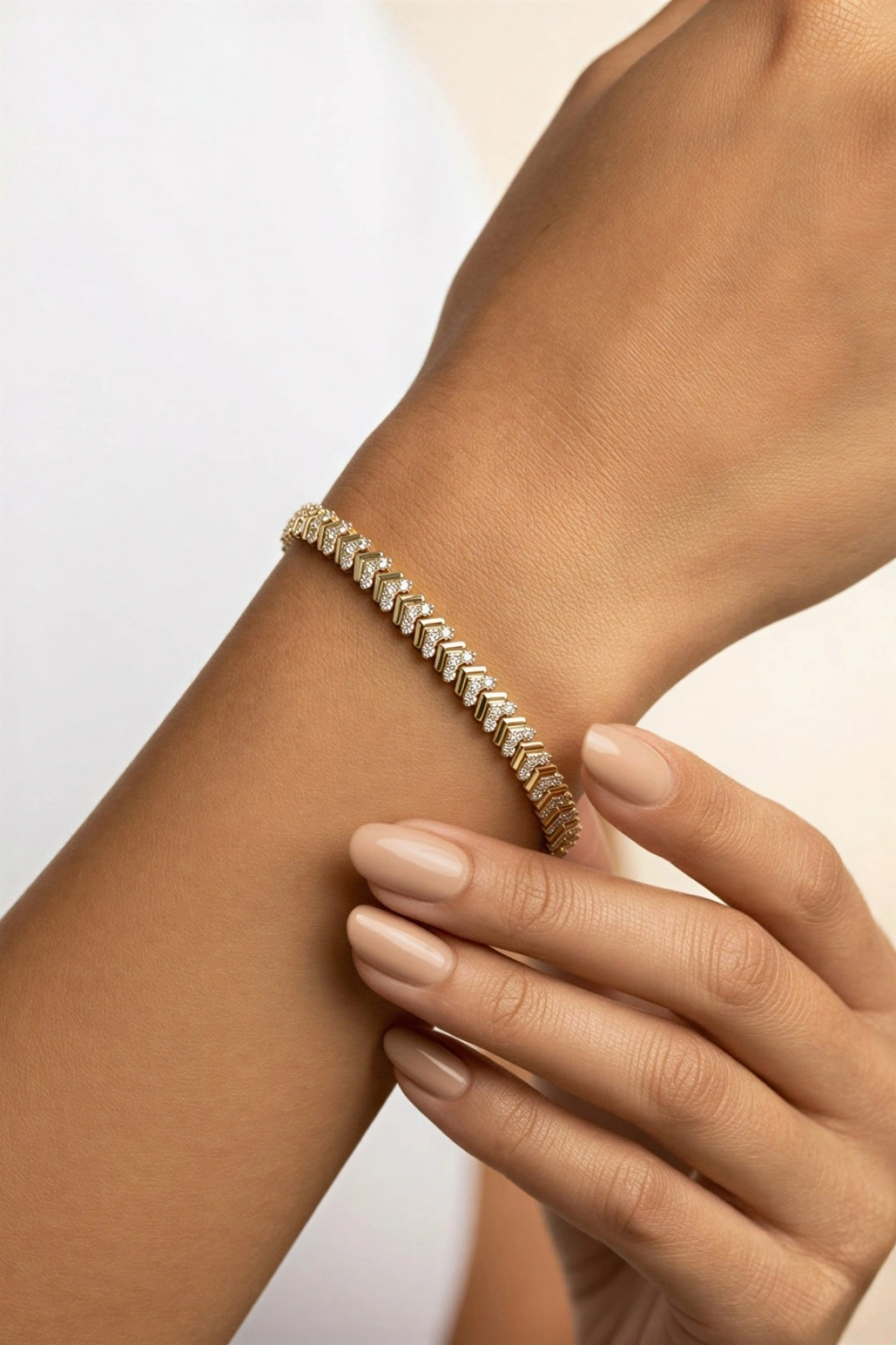 Sıralı Üçgen Model Taş Detay Gold Altın Kaplama Bileklik