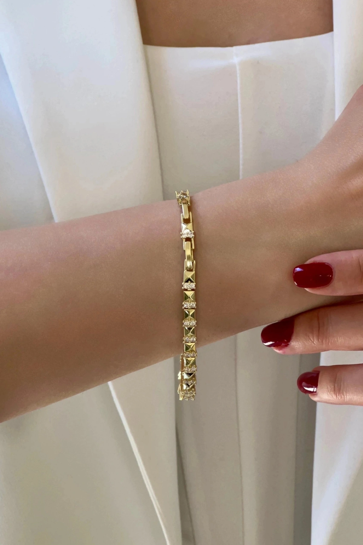 Piramit Model Taş Detay Gold Altın Kaplama Bileklik