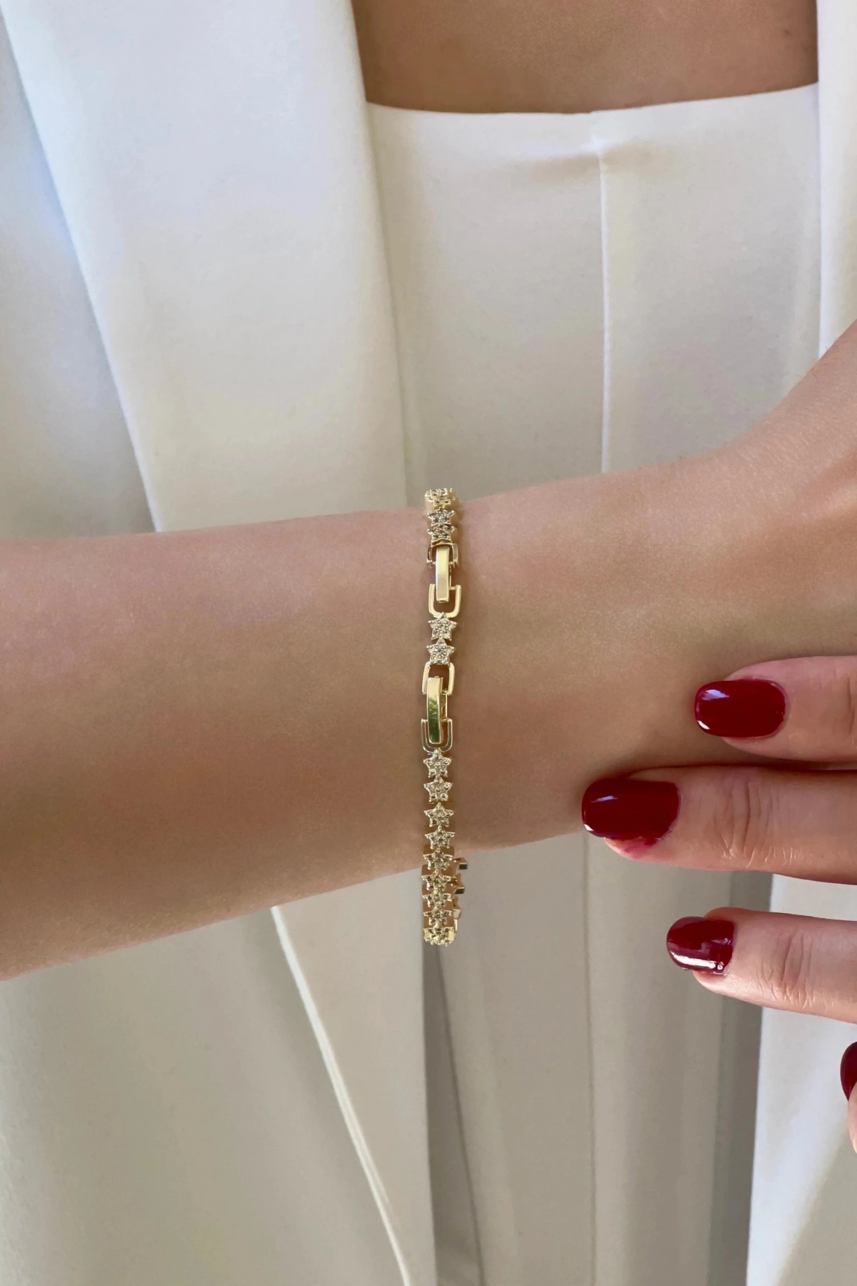 Sıralı Taş Detay Yıldız Model Gold Altın Kaplama Bileklik