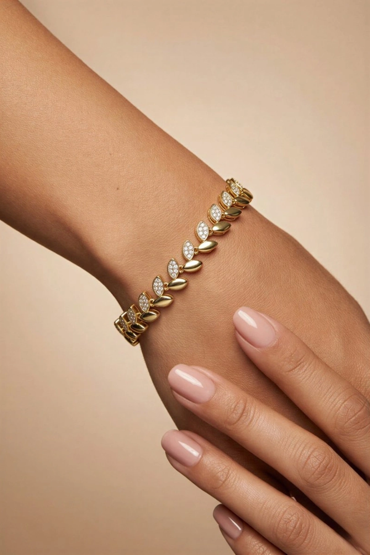 Taşlı Yaprak Model Gold Altın Kaplama Bileklik