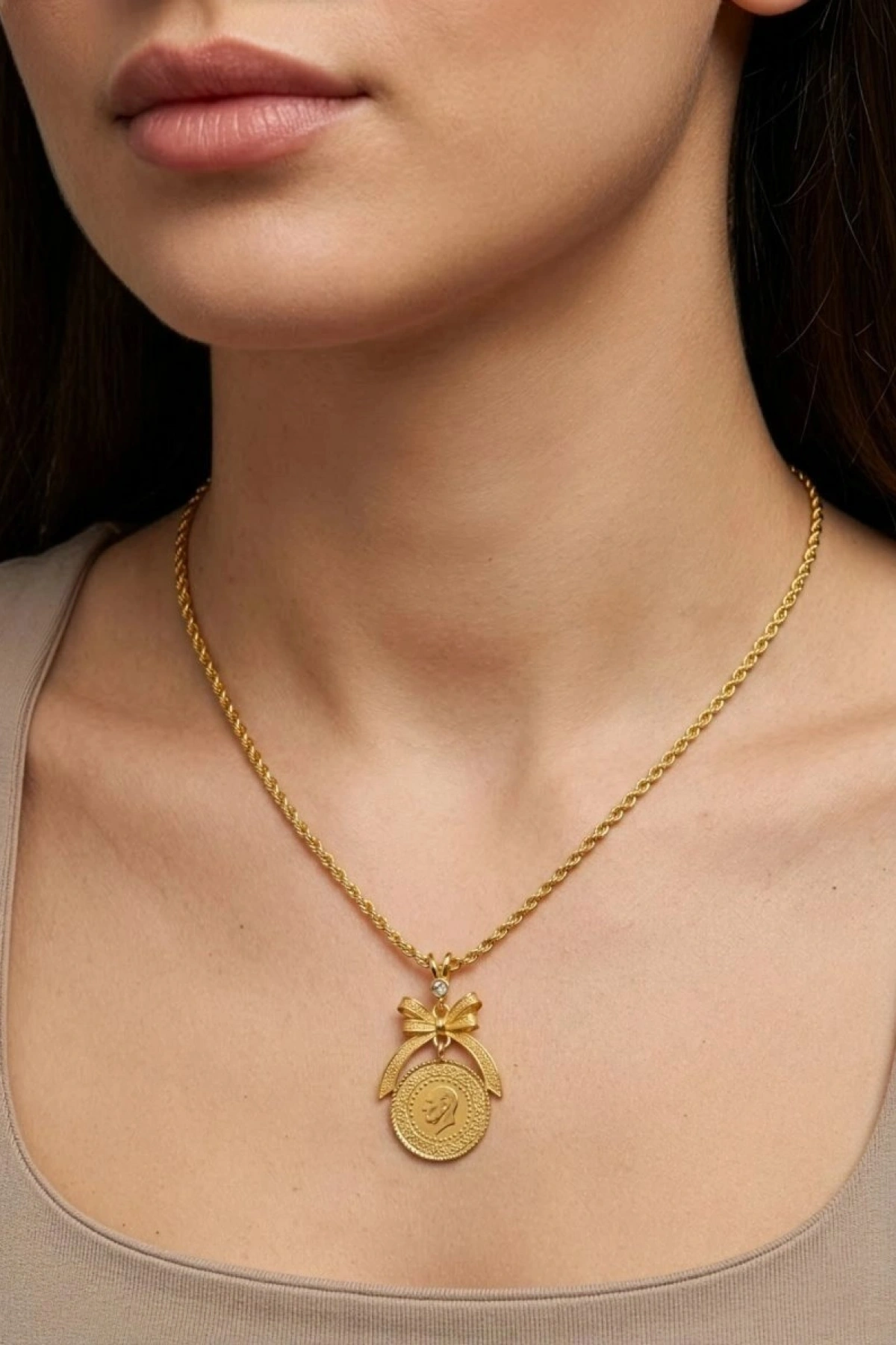 Çeyrek Model Fiyonk Detay Gold Altın Kaplama Kolye