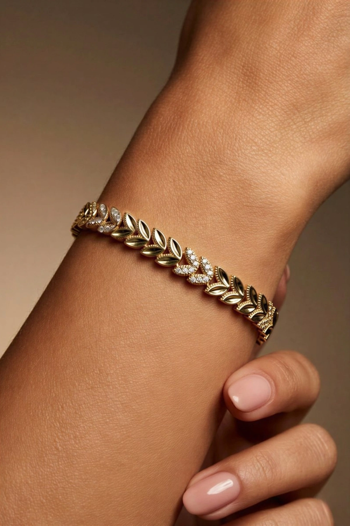 Taş Detay Başak Model Gold Altın Kaplama Bileklik