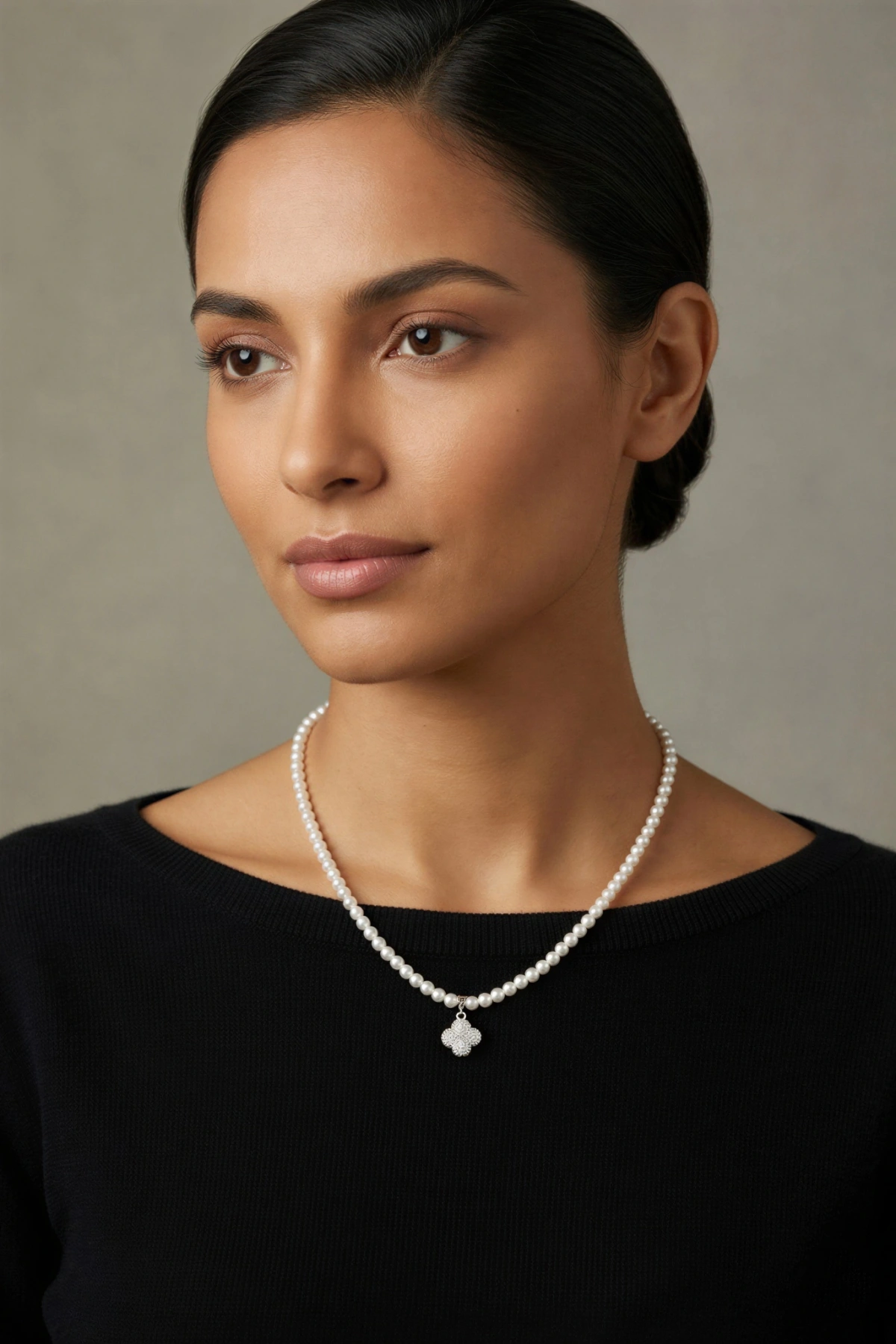 İnci Model Taşlı Yonca Detay Gold Altın Kaplama Kolye